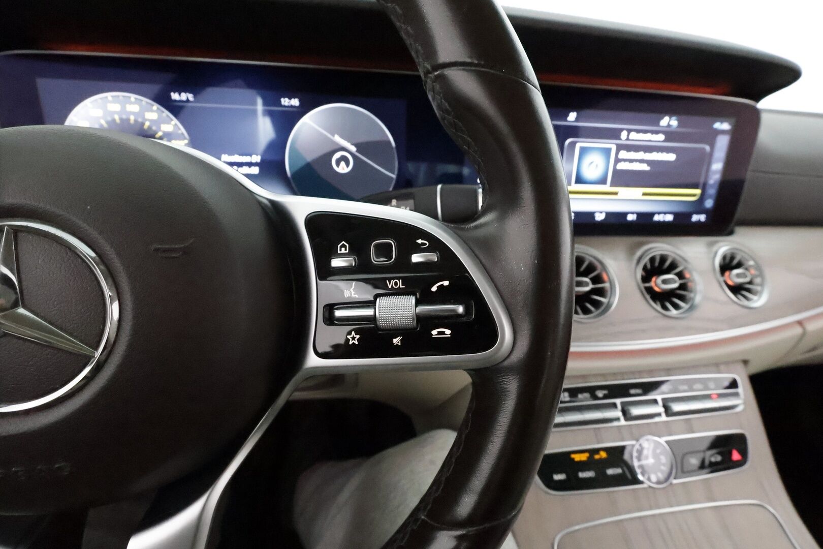 Mercedes-Benz E 2018 220 d A Coupé Business AMG **Burmester / Widescreen / Panorama / 360° / Muistipenkit / HUD / Lohkolämmitin** - 1-Om Suomi-auto / Kovilla varusteilla! / Kahdet renkaat aluvanteilla 