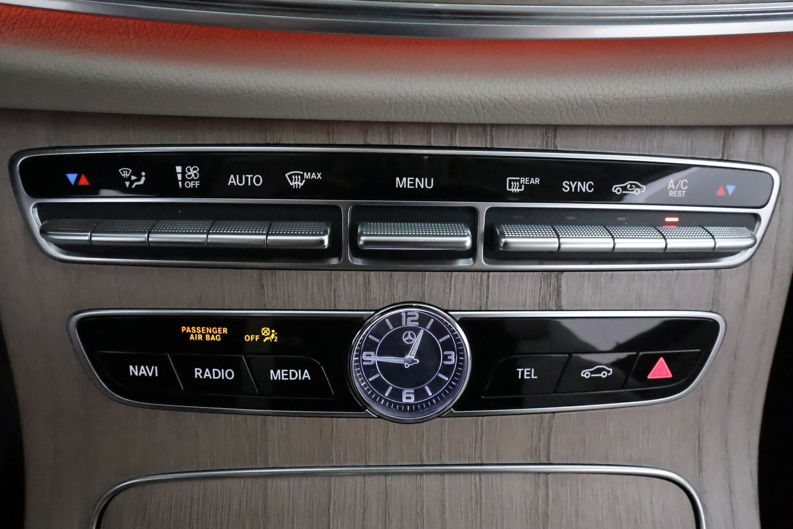 Mercedes-Benz E 2018 220 d A Coupé Business AMG **Burmester / Widescreen / Panorama / 360° / Muistipenkit / HUD / Lohkolämmitin** - 1.Om Suomi-auto / Kahdet renkaat aluvanteilla