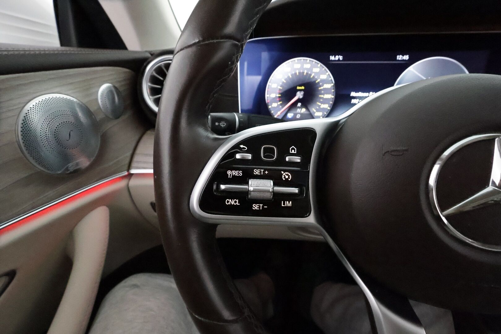 Mercedes-Benz E 2018 220 d A Coupé Business AMG **Burmester / Widescreen / Panorama / 360° / Muistipenkit / HUD / Lohkolämmitin** - 1-Om Suomi-auto / Kovilla varusteilla! / Kahdet renkaat aluvanteilla 