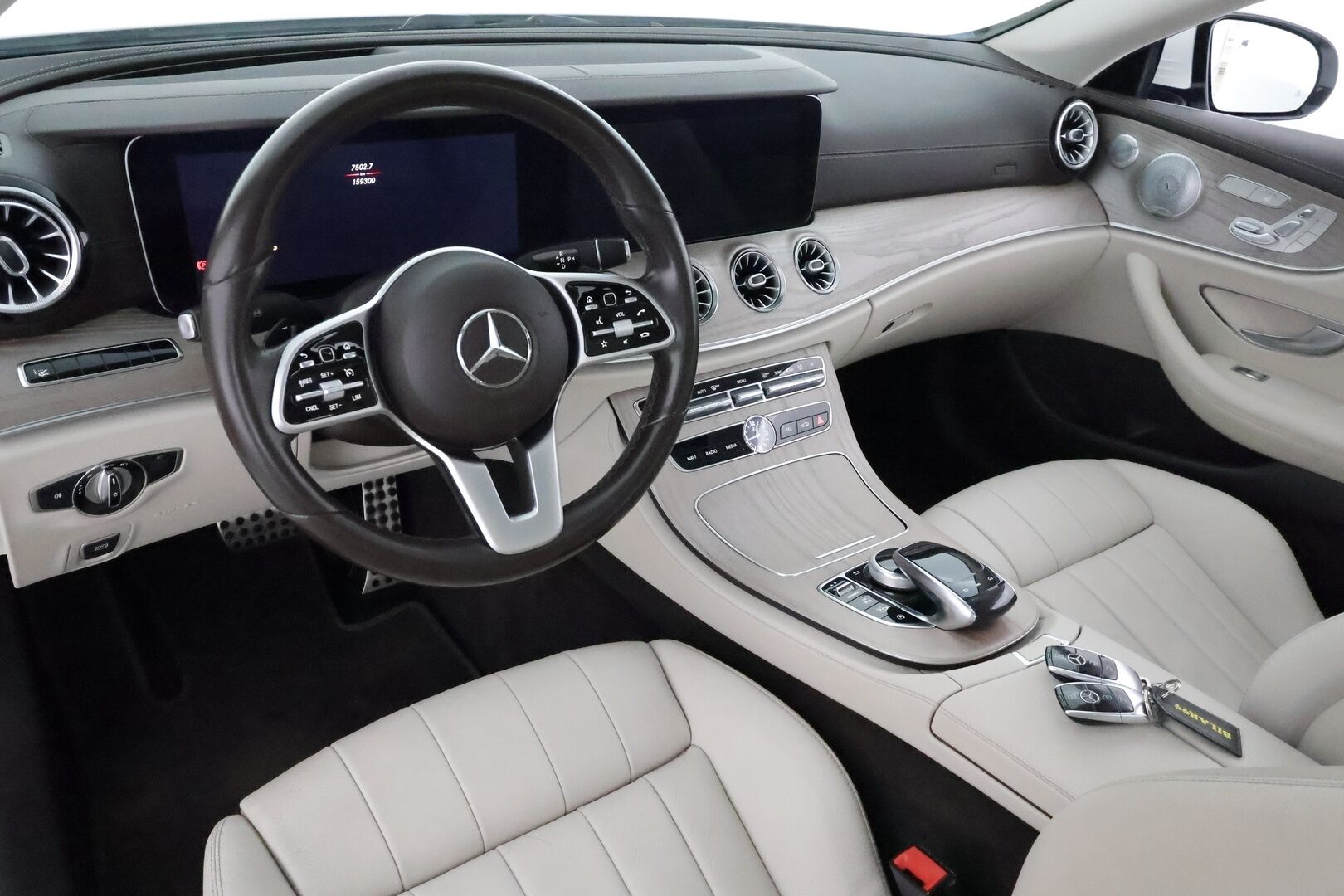 Mercedes-Benz E 2018 220 d A Coupé Business AMG **Burmester / Widescreen / Panorama / 360° / Muistipenkit / HUD / Lohkolämmitin** - 1.Om Suomi-auto / Kahdet renkaat aluvanteilla