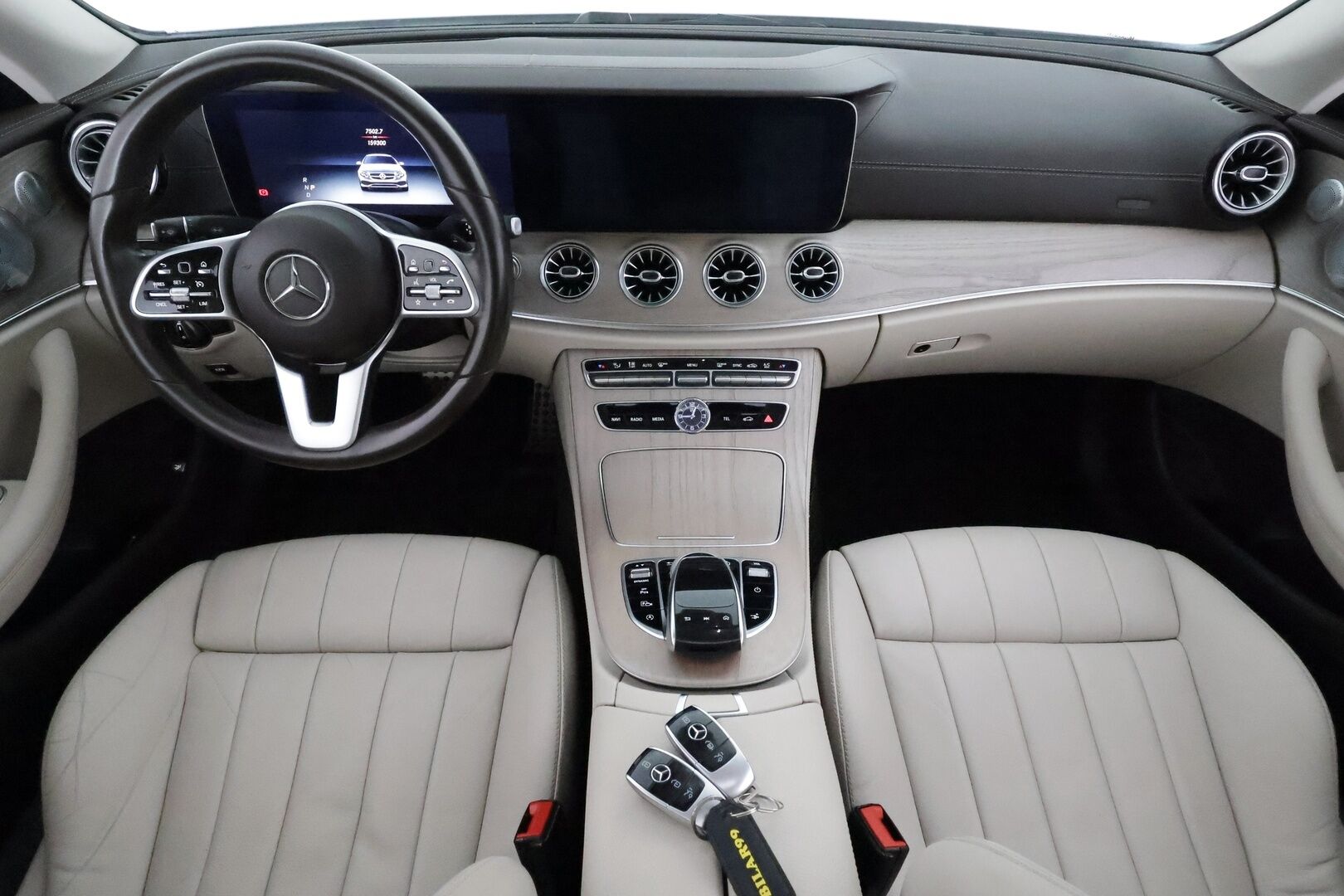 Mercedes-Benz E 2018 220 d A Coupé Business AMG **Burmester / Widescreen / Panorama / 360° / Muistipenkit / HUD / Lohkolämmitin** - 1.Om Suomi-auto / Kahdet renkaat aluvanteilla