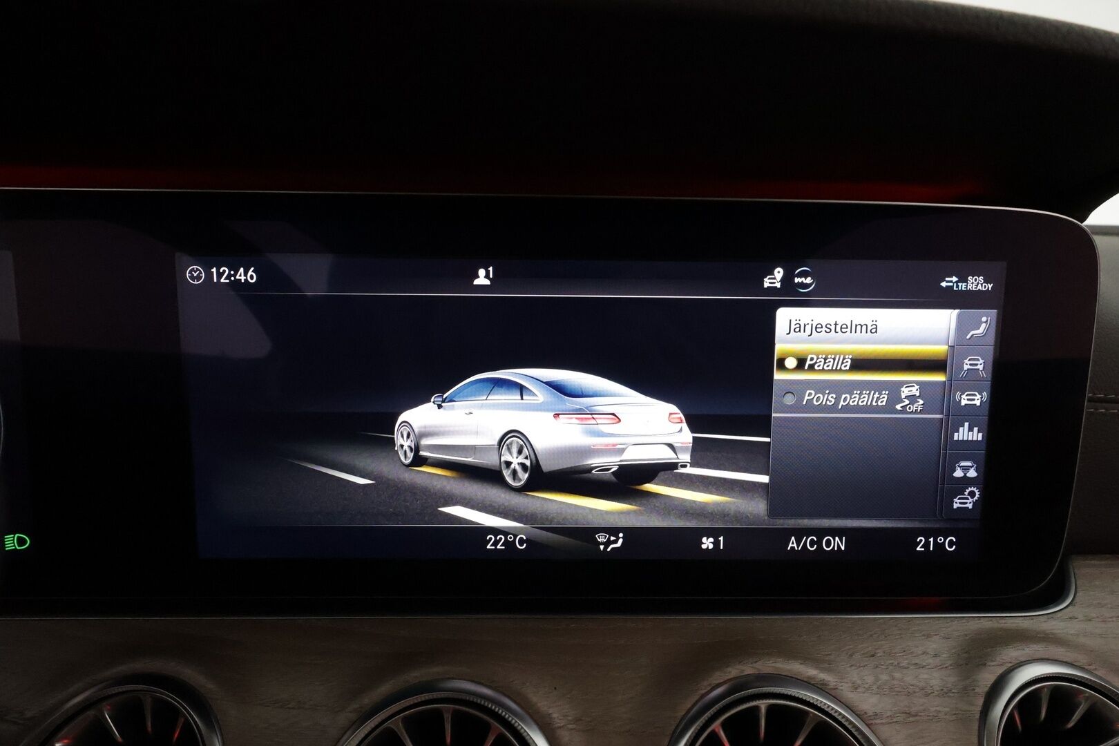 Mercedes-Benz E 2018 220 d A Coupé Business AMG **Burmester / Widescreen / Panorama / 360° / Muistipenkit / HUD / Lohkolämmitin** - 1.Om Suomi-auto / Kahdet renkaat aluvanteilla