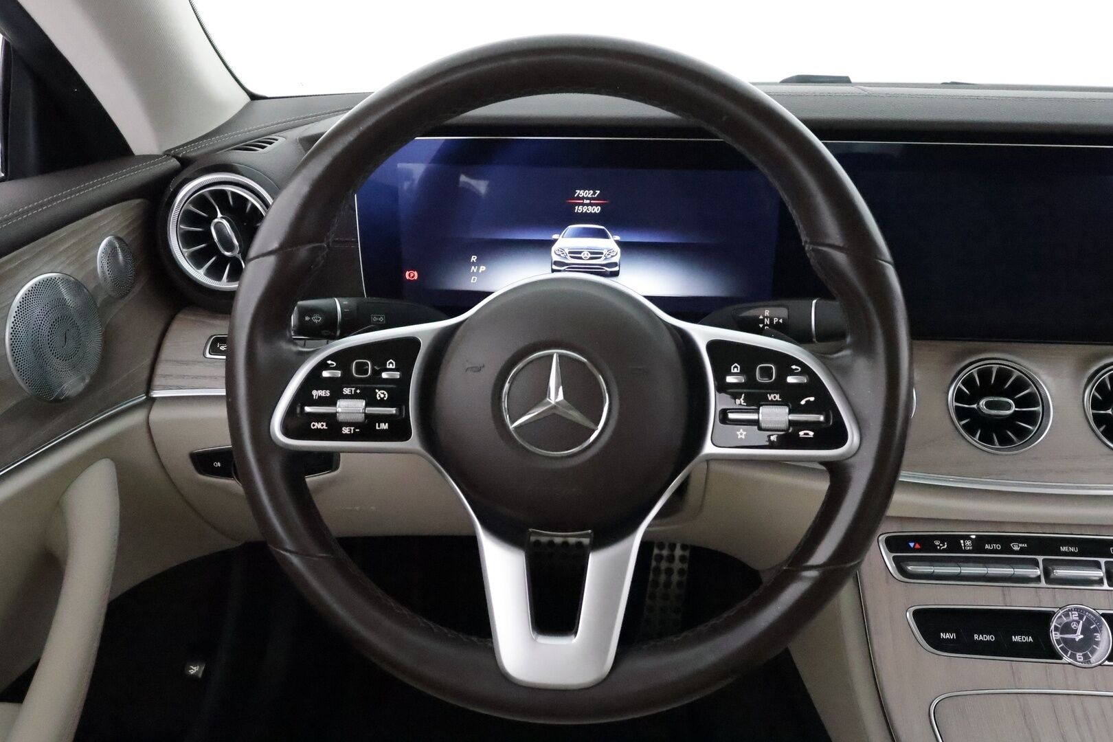 Mercedes-Benz E 2018 220 d A Coupé Business AMG **Burmester / Widescreen / Panorama / 360° / Muistipenkit / HUD / Lohkolämmitin** - 1.Om Suomi-auto / Kahdet renkaat aluvanteilla