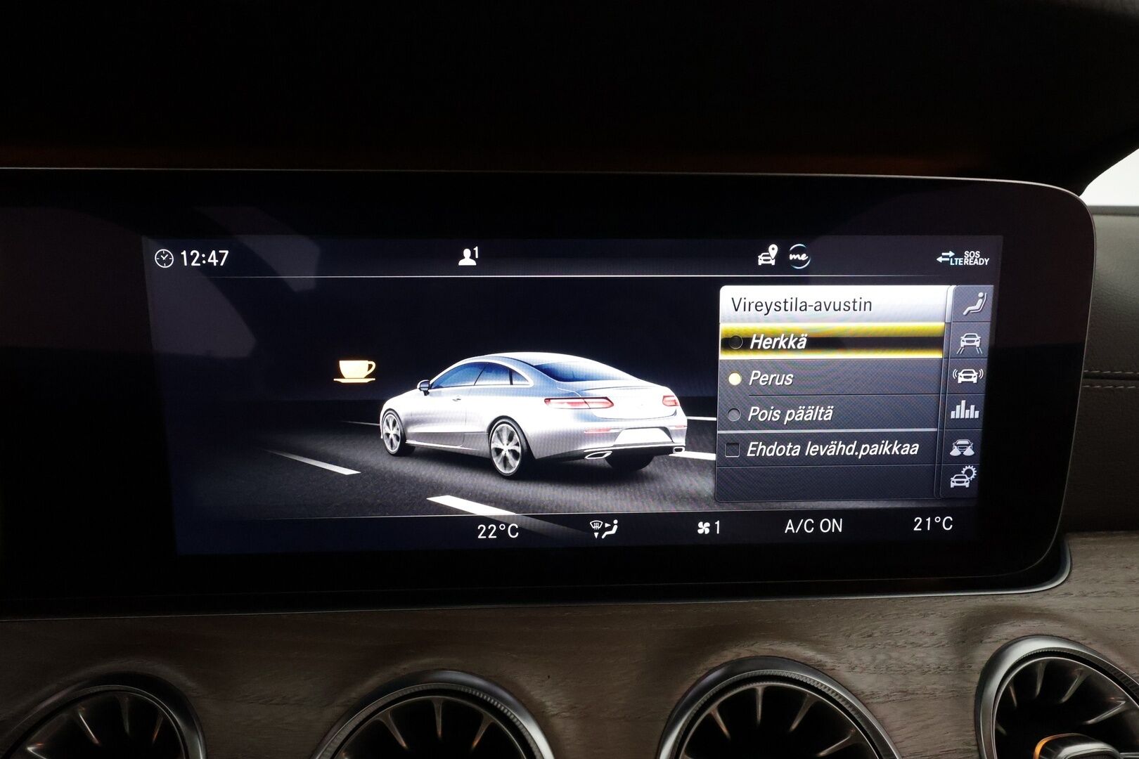 Mercedes-Benz E 2018 220 d A Coupé Business AMG **Burmester / Widescreen / Panorama / 360° / Muistipenkit / HUD / Lohkolämmitin** - 1.Om Suomi-auto / Kahdet renkaat aluvanteilla