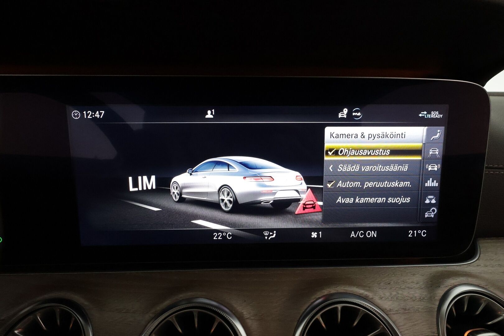 Mercedes-Benz E 2018 220 d A Coupé Business AMG **Burmester / Widescreen / Panorama / 360° / Muistipenkit / HUD / Lohkolämmitin** - 1.Om Suomi-auto / Kahdet renkaat aluvanteilla