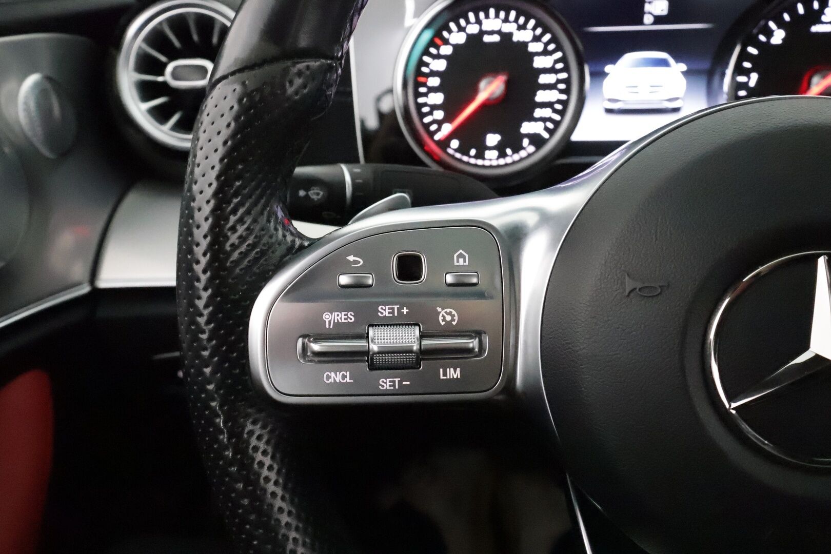 Mercedes-Benz E 2019 220 d 4Matic A Coupé Business AMG **Burmester / Muistipenkit / Lasikattoluukku / Multibeam LED / 360° / Navi** - Suomi-auto / Kahdet renkaat aluvanteilla / Webasto / Puna-mustat nahat