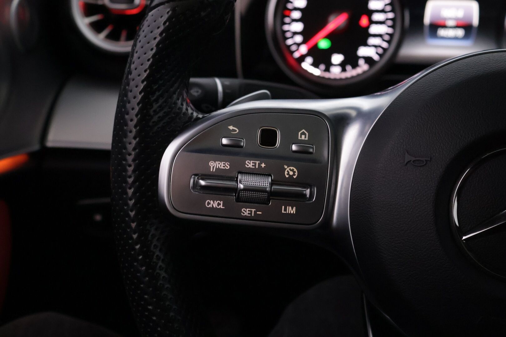 Mercedes-Benz E 2019 220 d 4Matic A Coupé Business AMG **Burmester / Muistipenkit / Lasikattoluukku / Multibeam LED / 360° / Navi** - Suomi-auto / Kahdet renkaat aluvanteilla / Webasto / Puna-mustat nahat