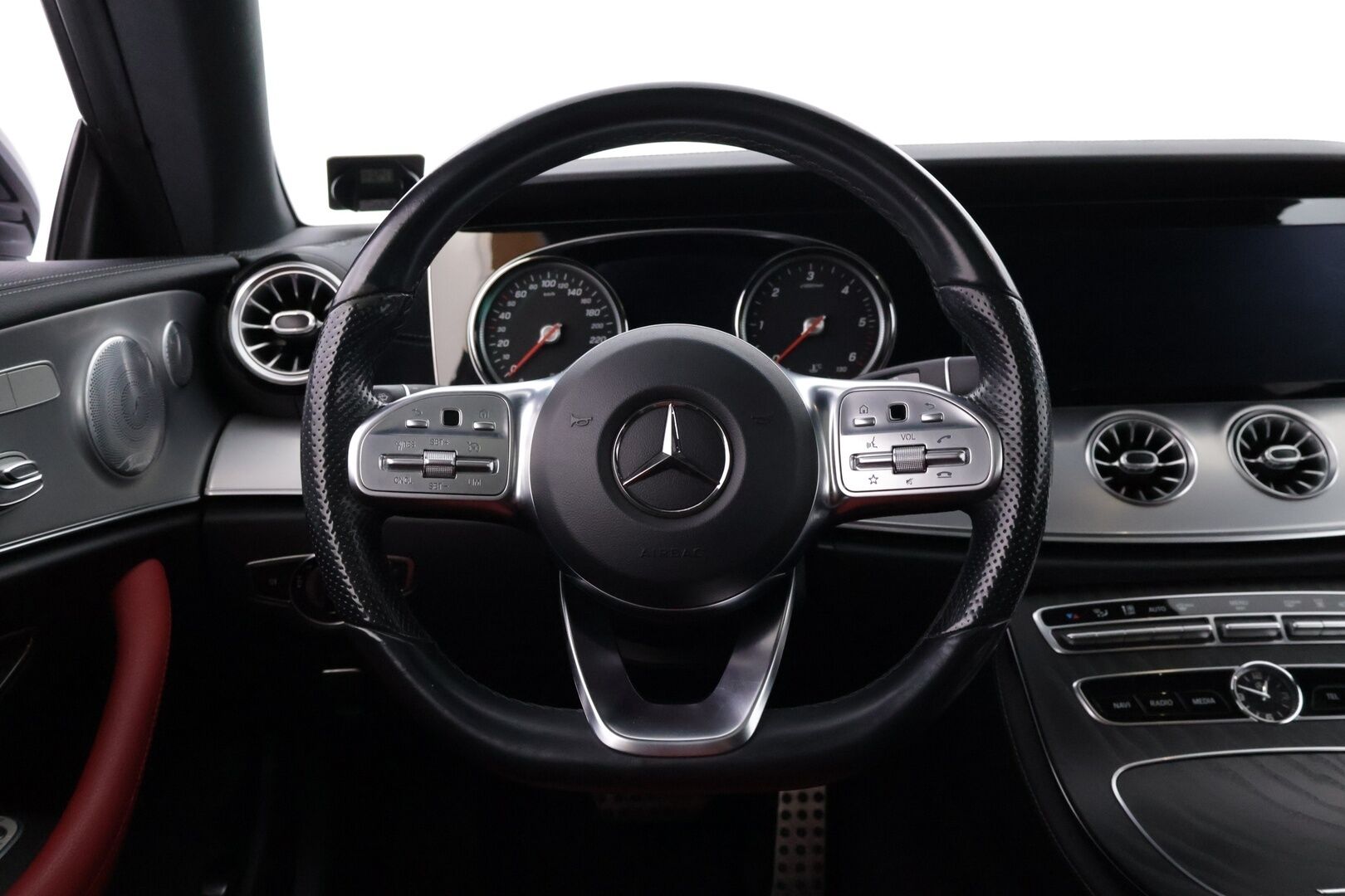 Mercedes-Benz E 2019 220 d 4Matic A Coupé Business AMG **Webasto / Burmester / Muistipenkit / Kessy / Lasikattoluukku / Multibeam LED / 360° / Navi** - Suomi-auto / Kahdet renkaat aluvanteilla / Puna-mustat nahat