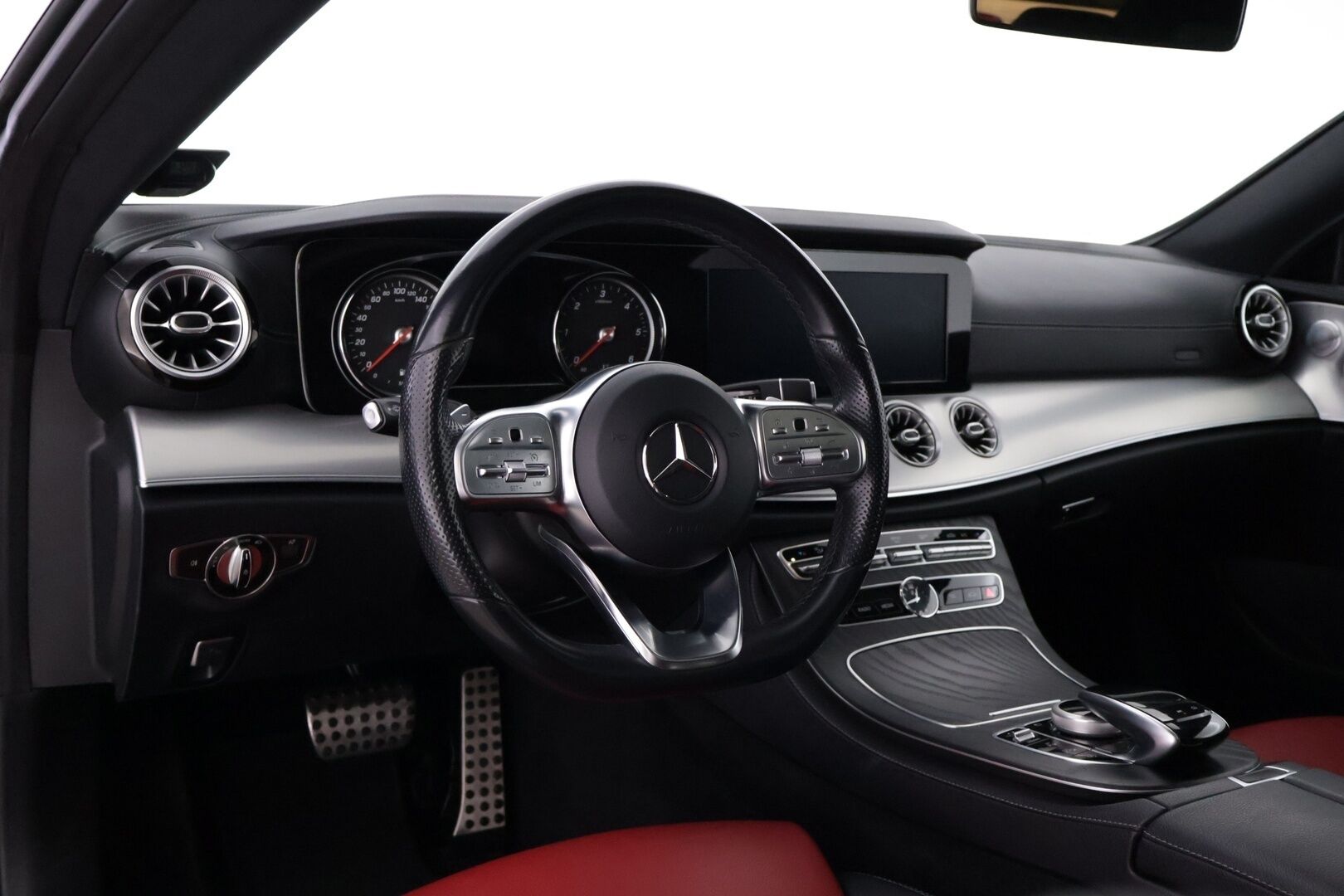 Mercedes-Benz E 2019 220 d 4Matic A Coupé Business AMG **Webasto / Burmester / Muistipenkit / Kessy / Lasikattoluukku / Multibeam LED / 360° / Navi** - Suomi-auto / Kahdet renkaat aluvanteilla / Puna-mustat nahat