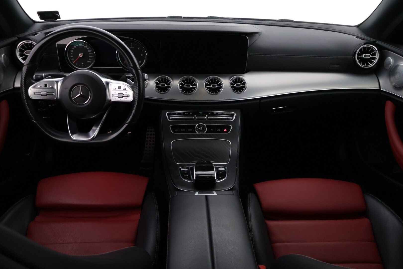 Mercedes-Benz E 2019 220 d 4Matic A Coupé Business AMG **Webasto / Burmester / Muistipenkit / Kessy / Lasikattoluukku / Multibeam LED / 360° / Navi** - Suomi-auto / Kahdet renkaat aluvanteilla / Puna-mustat nahat