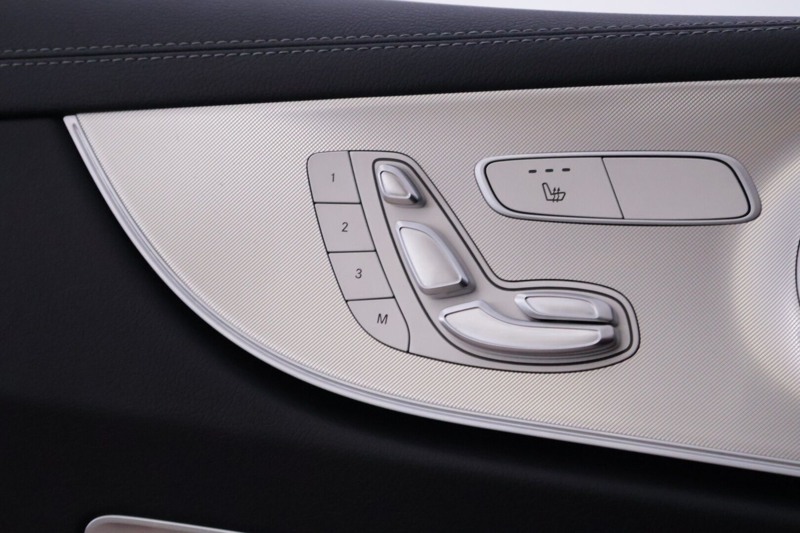 Mercedes-Benz E 2019 220 d 4Matic A Coupé Business AMG **Burmester / Muistipenkit / Lasikattoluukku / Multibeam LED / 360° / Navi** - Suomi-auto / Kahdet renkaat aluvanteilla / Webasto / Puna-mustat nahat