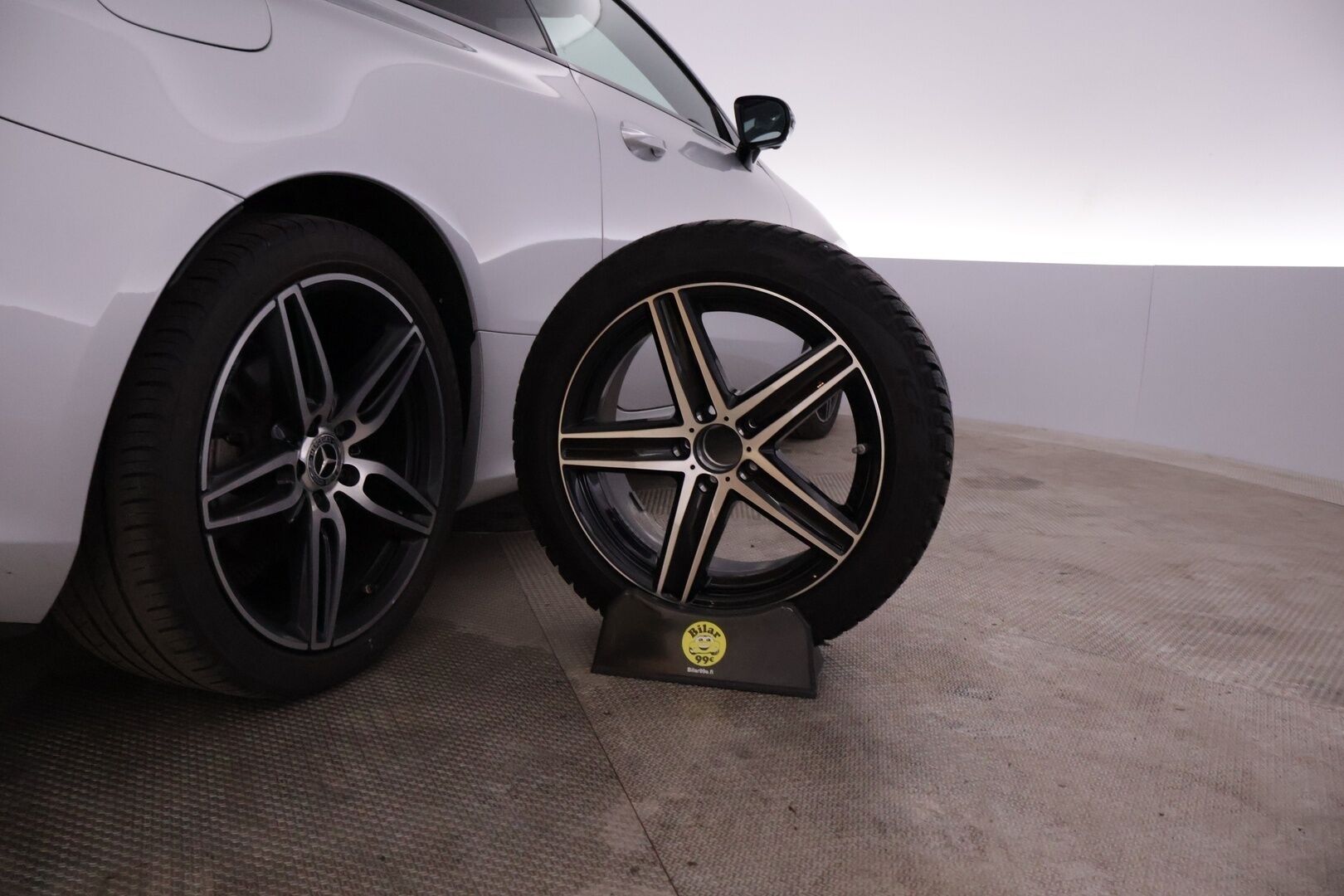 Mercedes-Benz E 2019 220 d 4Matic A Coupé Business AMG **Webasto / Burmester / Muistipenkit / Kessy / Lasikattoluukku / Multibeam LED / 360° / Navi** - Suomi-auto / Kahdet renkaat aluvanteilla / Puna-mustat nahat