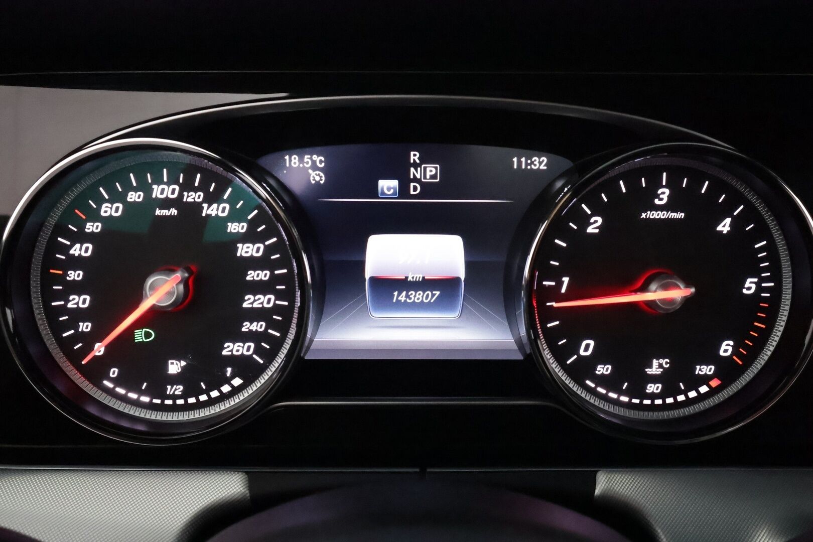 Mercedes-Benz E 2019 220 d 4Matic A Coupé Business AMG **Burmester / Muistipenkit / Lasikattoluukku / Multibeam LED / 360° / Navi** - Suomi-auto / Kahdet renkaat aluvanteilla / Webasto / Puna-mustat nahat