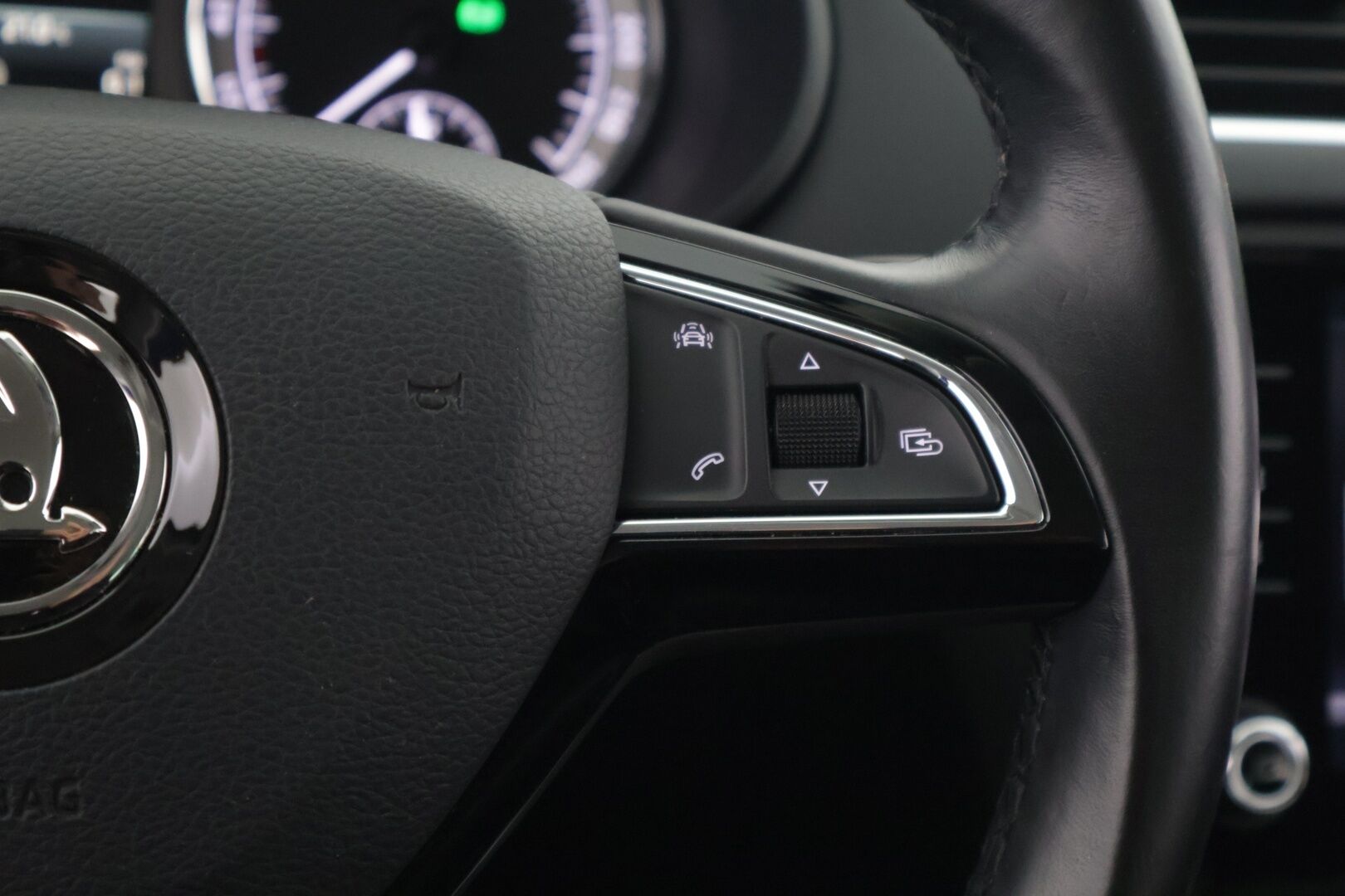 Skoda Octavia 2018 Combi 2,0 TDI 150 Ambition DSG Autom. */ 2.om Suomi-auto / Webasto / Vakkari / Läm. tuulilasi / Carplay / 2x renkaat /* - Hihna tehty 12/24 / Siisti yksilö / 2x renkaat