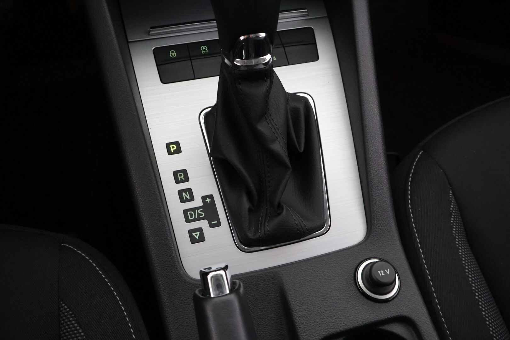 Skoda Octavia 2018 Combi 2,0 TDI 150 Ambition DSG Autom. */ 2.om Suomi-auto / Webasto / Vakkari / Läm. tuulilasi / Carplay / 2x renkaat /* - Hihna tehty 12/24 / Siisti yksilö / 2x renkaat