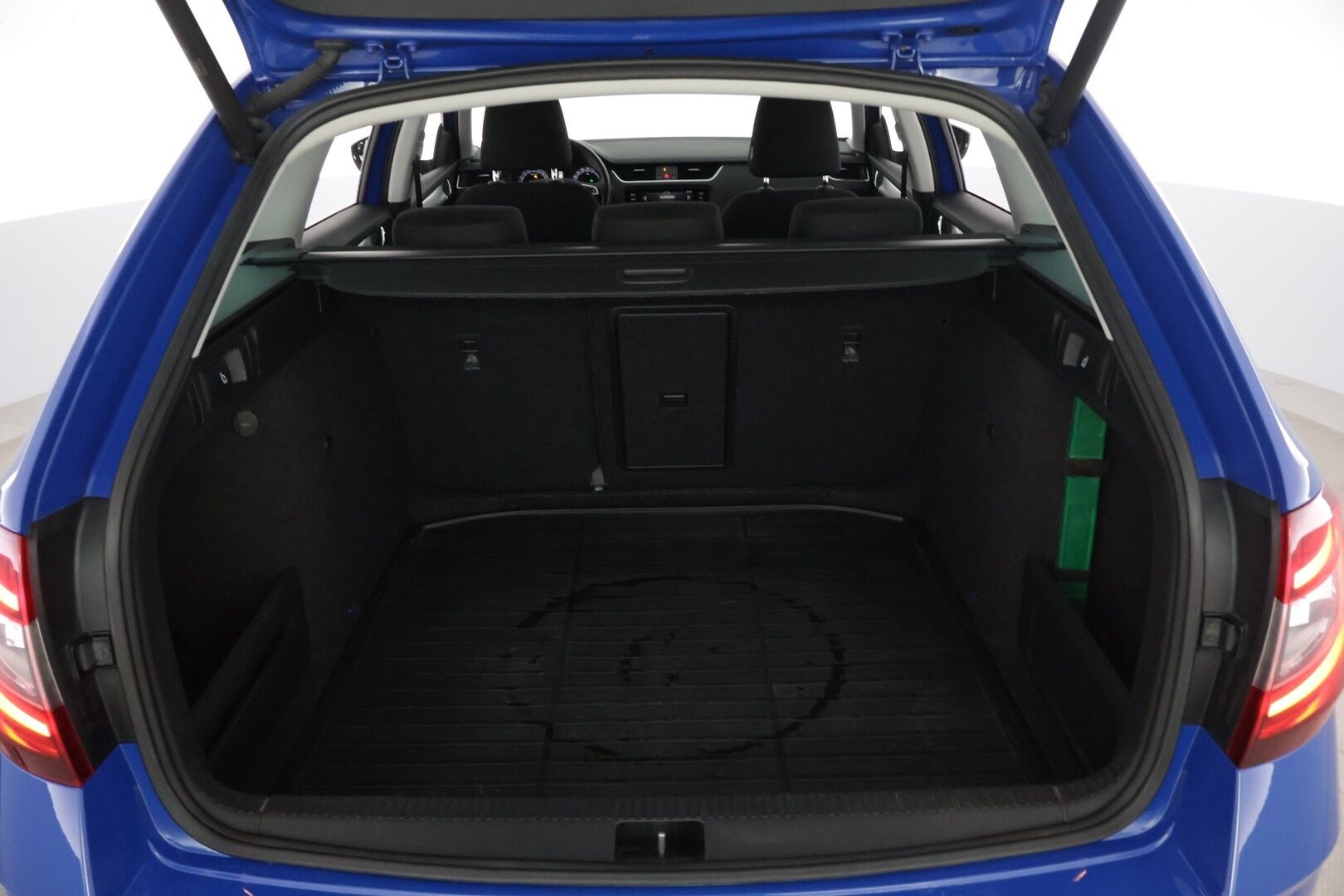 Skoda Octavia 2018 Combi 2,0 TDI 150 Ambition DSG Autom. */ 2.om Suomi-auto / Webasto / Vakkari / Läm. tuulilasi / Carplay / 2x renkaat /* - Hihna tehty 12/24 / Siisti yksilö / 2x renkaat