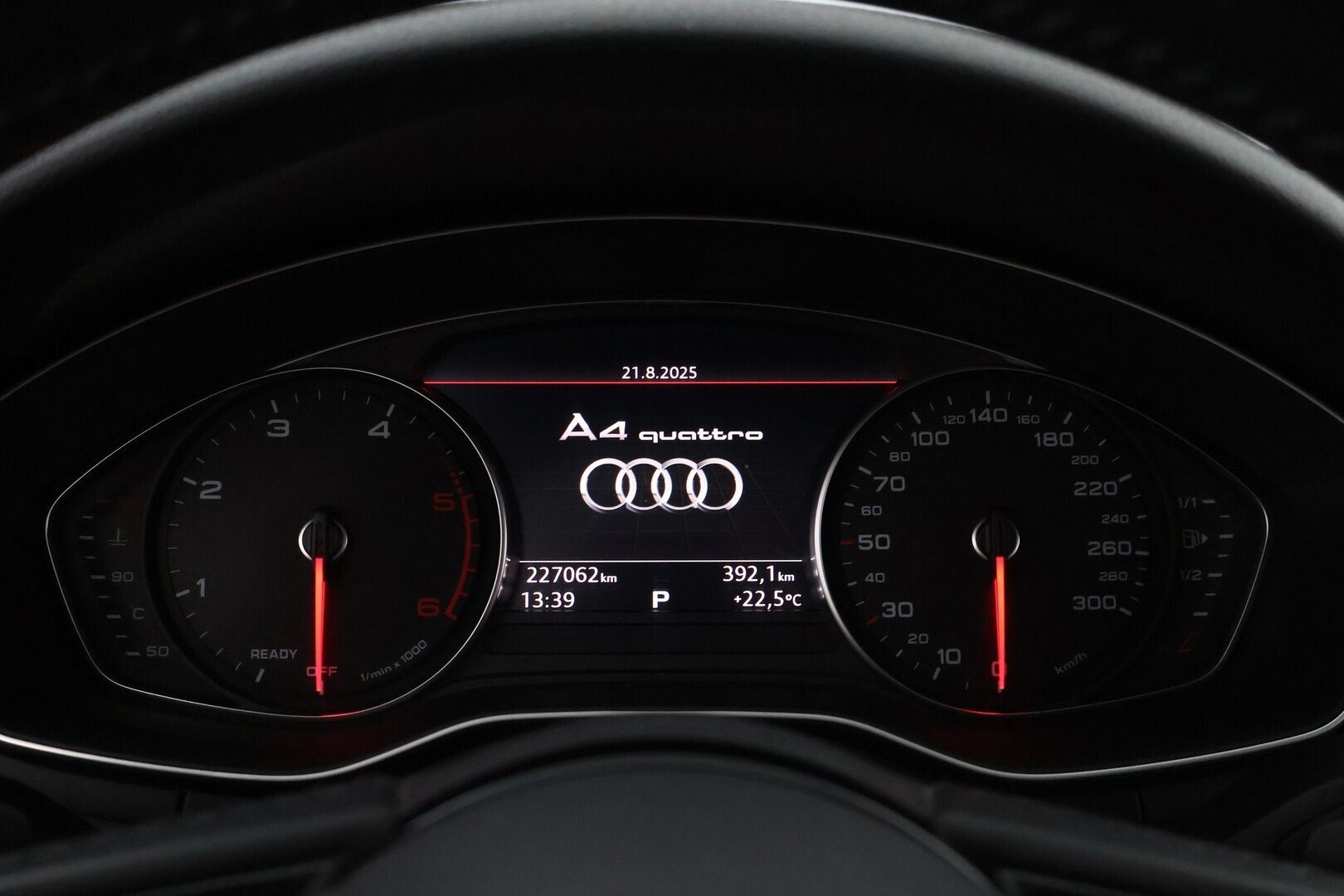 Audi A4 2018 Avant Business Sport Comfort S line Edition 2,0 TDI 140 kW quattro S tronic - Suomiauto / Webasto / Sporttipenkit / Vetokoukku / Sähköluukku / Vakkari / KeylessGo / Juuri tullut Tampereelle!