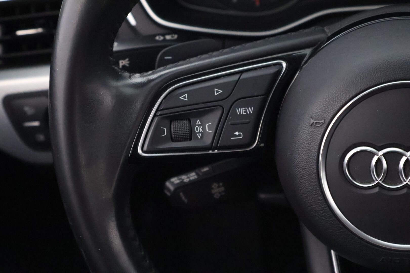 Audi A4 2018 Avant Business Sport Comfort S line Edition 2,0 TDI 140 kW quattro S tronic - Suomiauto / Webasto / Sporttipenkit / Vetokoukku / Sähköluukku / Vakkari / KeylessGo / Juuri tullut Tampereelle!