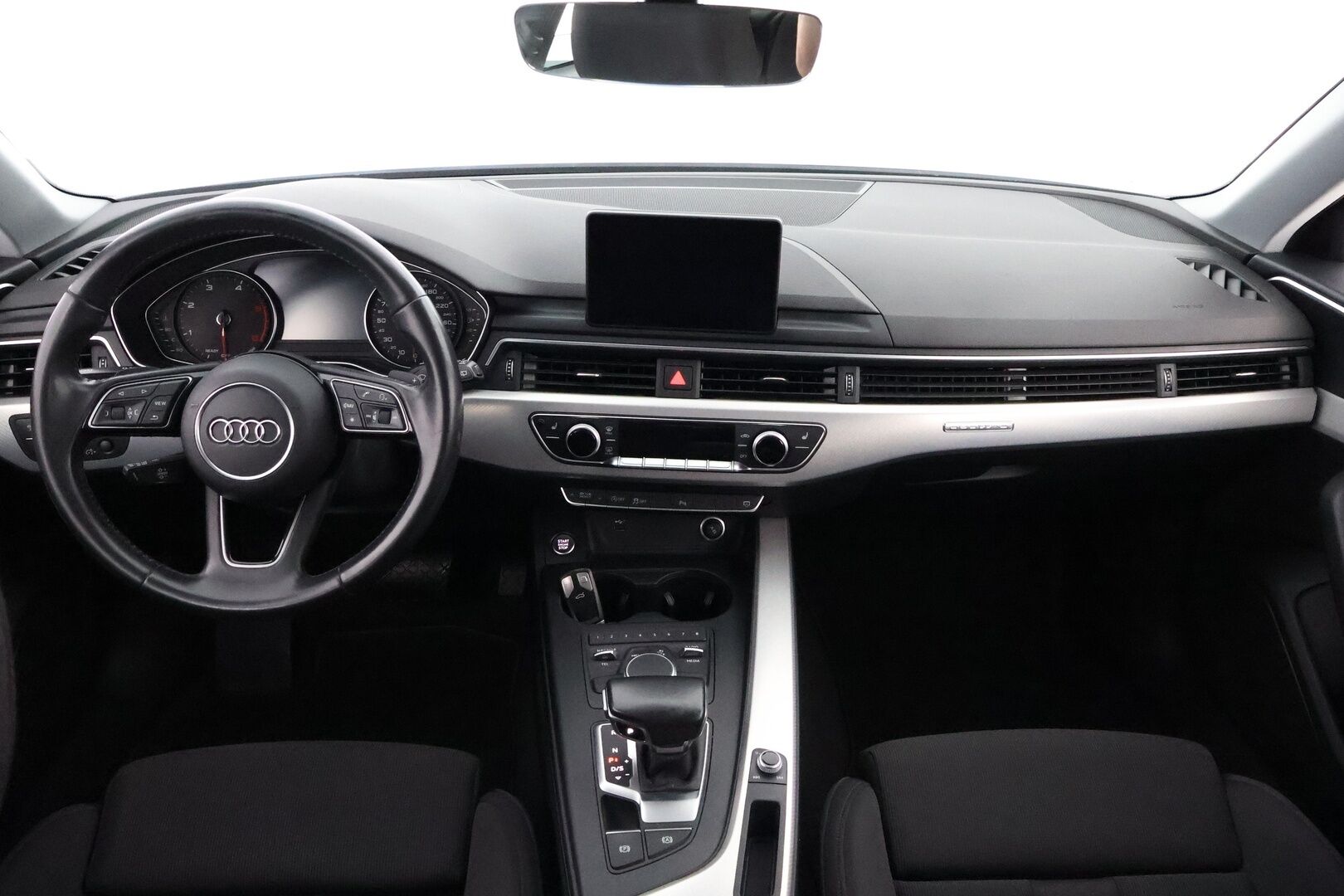 Audi A4 2018 Avant Business Sport Comfort S line Edition 2,0 TDI 140 kW quattro S tronic - Suomiauto / Webasto / Sporttipenkit / Vetokoukku / Sähköluukku / Vakkari / KeylessGo / Juuri tullut Tampereelle!