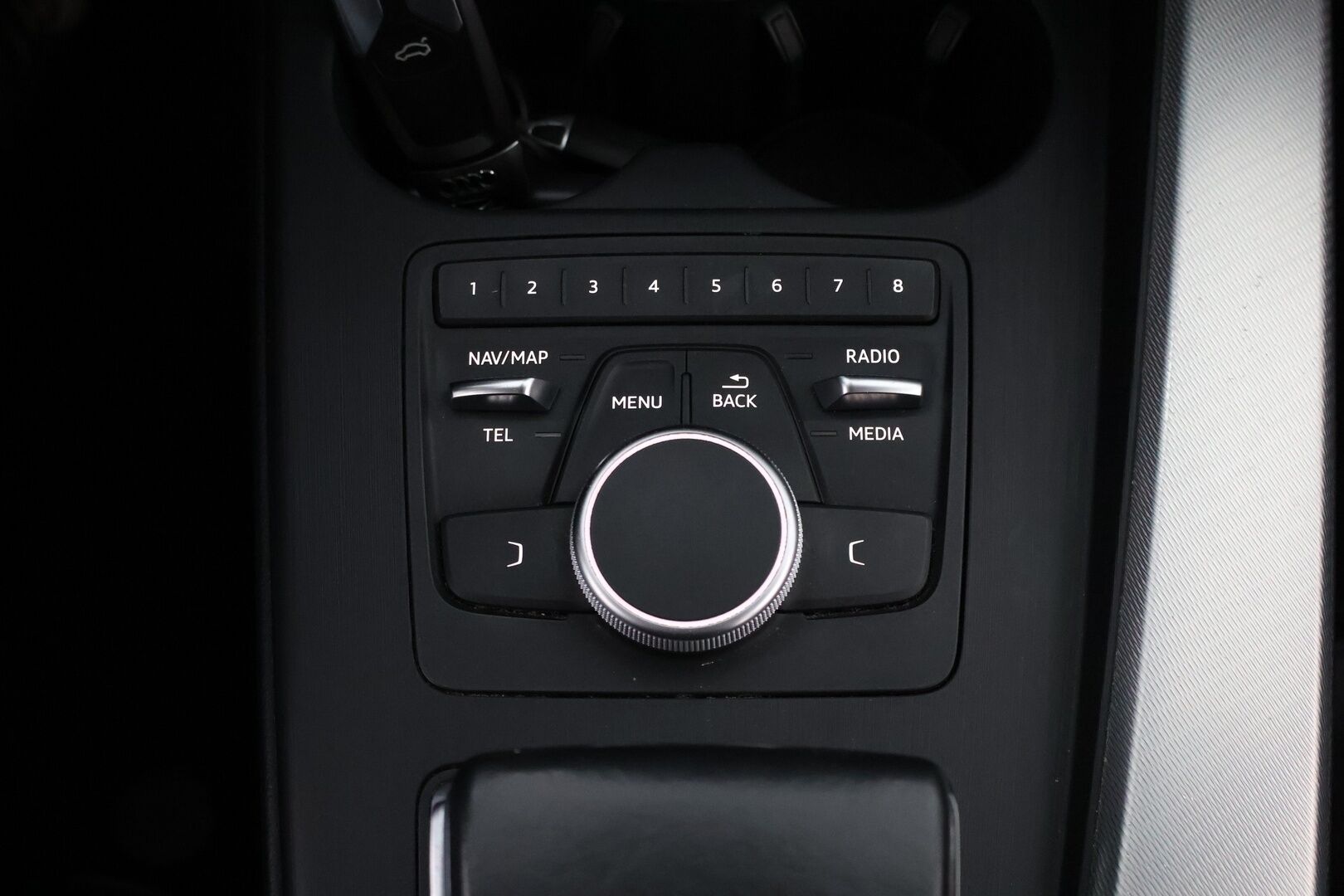 Audi A4 2018 Avant Business Sport Comfort S line Edition 2,0 TDI 140 kW quattro S tronic - Suomiauto / Webasto / Sporttipenkit / Vetokoukku / Sähköluukku / Vakkari / KeylessGo / Juuri tullut Tampereelle!