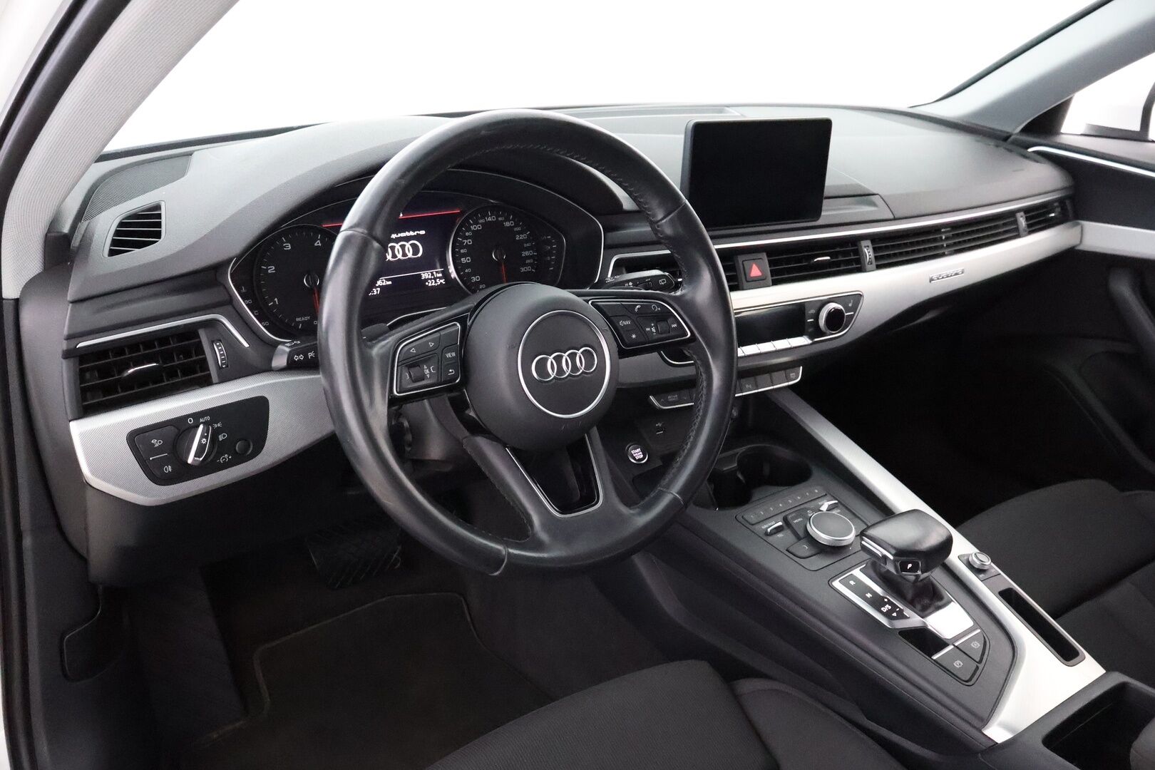 Audi A4 2018 Avant Business Sport Comfort S line Edition 2,0 TDI 140 kW quattro S tronic - Suomiauto / Webasto / Sporttipenkit / Vetokoukku / Sähköluukku / Vakkari / KeylessGo / Juuri tullut Tampereelle!