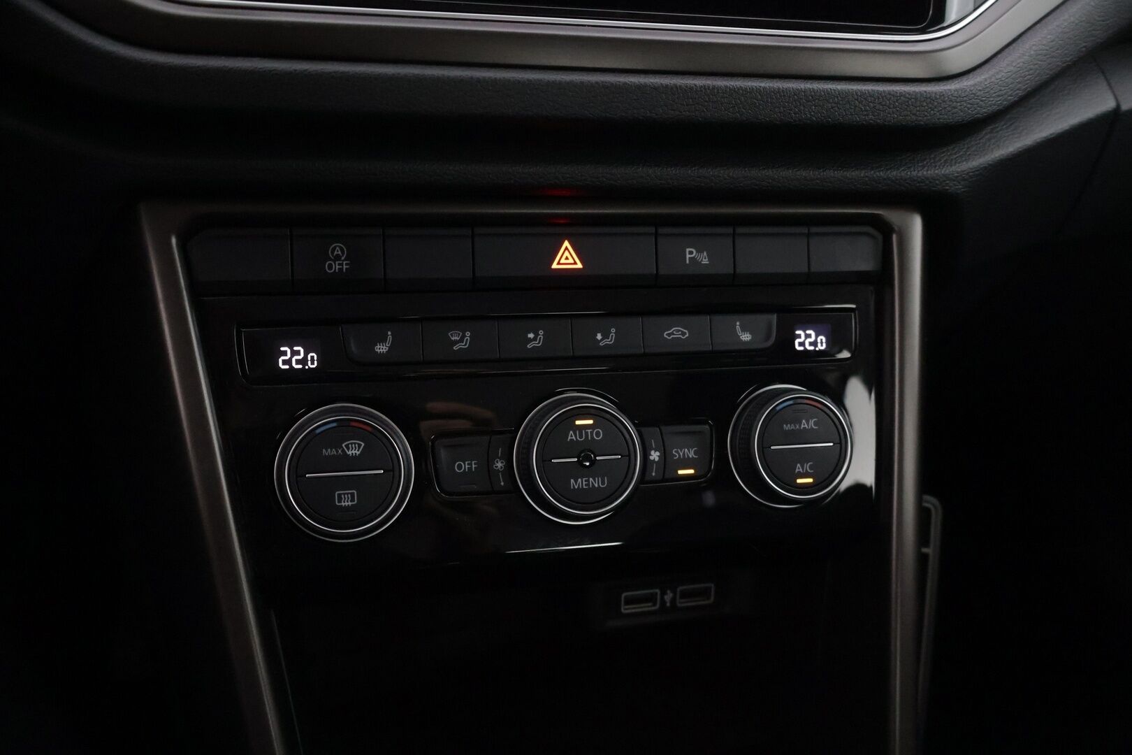 Volkswagen T-Roc 2018 Style 1,5 TSI EVO 110 kW (150 hv) aut. ** Adapt .Vakkari / LED-ajovalot / Lohkolämmitin / P.Kamera /  CarPlay ** - **1-omisteinen Suomiauto / Aut. ilmastointi / 2x renkaat / Hyvin huollettu! / Siistikuntoinen yksilö!** - HULLU BLACKWEEK KORKOTARJOUS 2,49%
