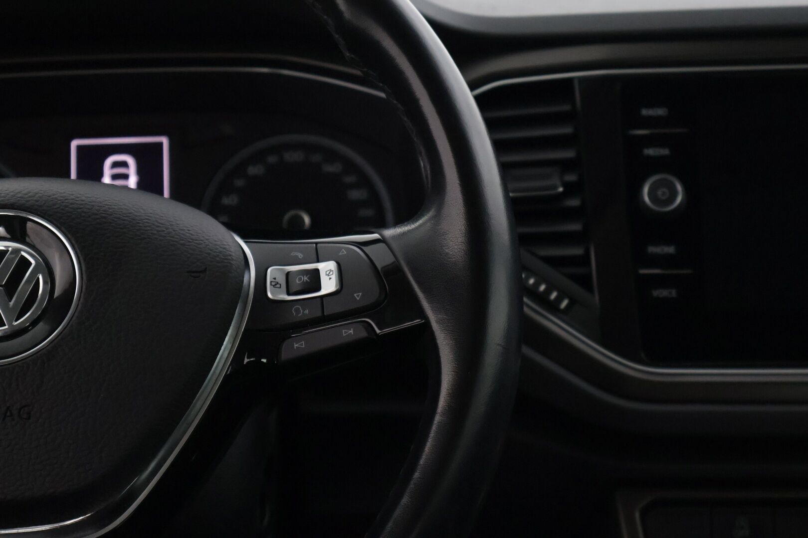 Volkswagen T-Roc 2018 Style 1,5 TSI EVO 110 kW (150 hv) aut. ** Adapt .Vakkari / LED-ajovalot / Lohkolämmitin / P.Kamera /  CarPlay ** - **1-omisteinen Suomiauto / Aut. ilmastointi / 2x renkaat / Hyvin huollettu! / Siistikuntoinen yksilö!**