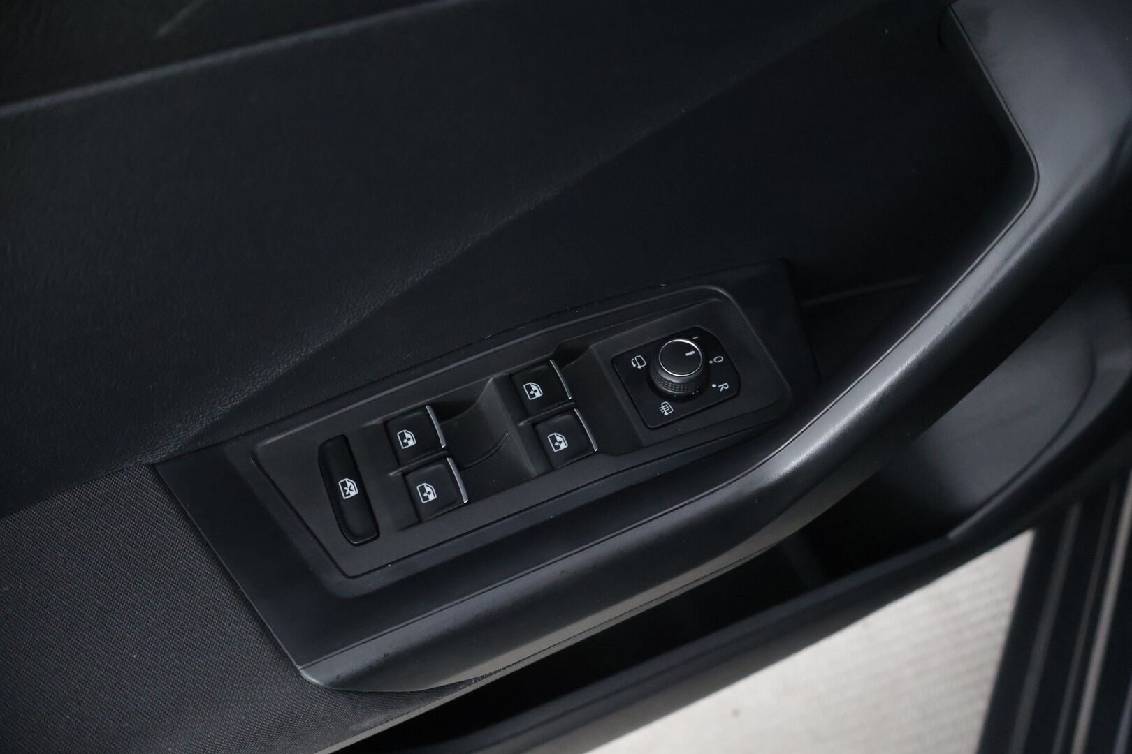 Volkswagen T-Roc 2018 Style 1,5 TSI EVO 110 kW (150 hv) aut. ** Adapt .Vakkari / LED-ajovalot / Lohkolämmitin / P.Kamera /  CarPlay ** - **1-omisteinen Suomiauto / Aut. ilmastointi / 2x renkaat / Hyvin huollettu! / Siistikuntoinen yksilö!**