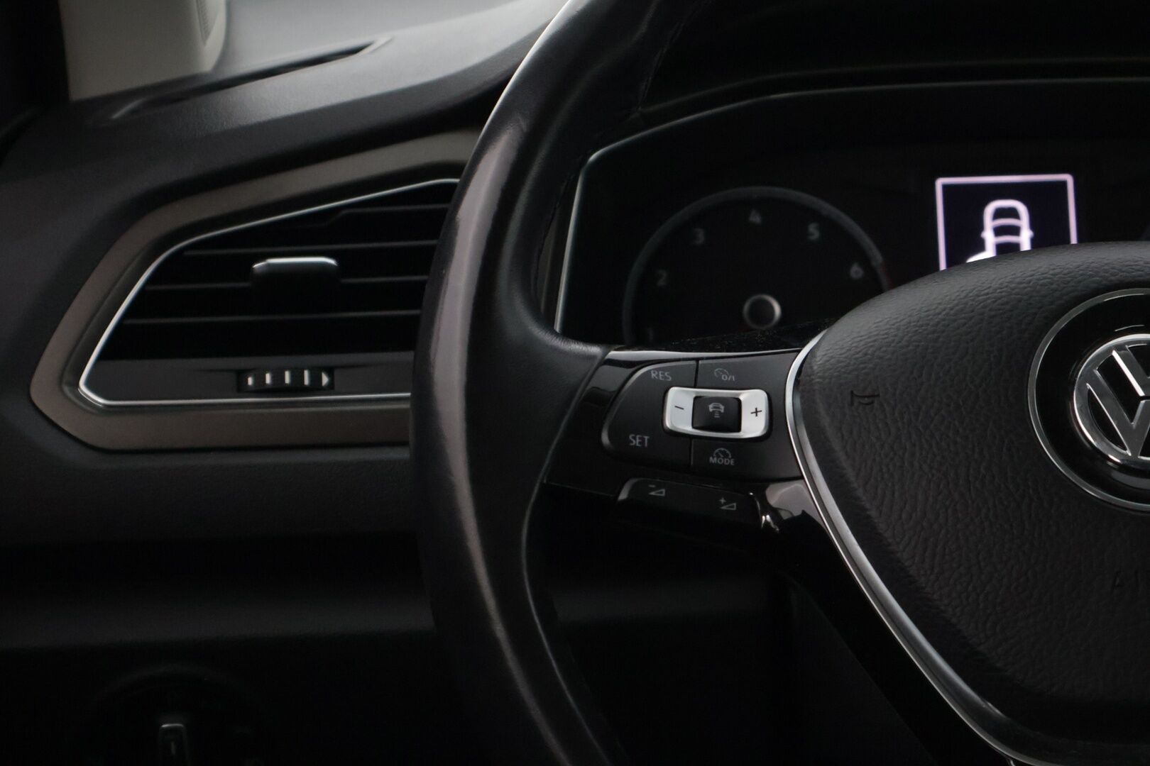 Volkswagen T-Roc 2018 Style 1,5 TSI EVO 110 kW (150 hv) aut. ** Adapt .Vakkari / LED-ajovalot / Lohkolämmitin / P.Kamera /  CarPlay ** - **1-omisteinen Suomiauto / Aut. ilmastointi / 2x renkaat / Hyvin huollettu! / Siistikuntoinen yksilö!** - HULLU BLACKWEEK KORKOTARJOUS 2,49%