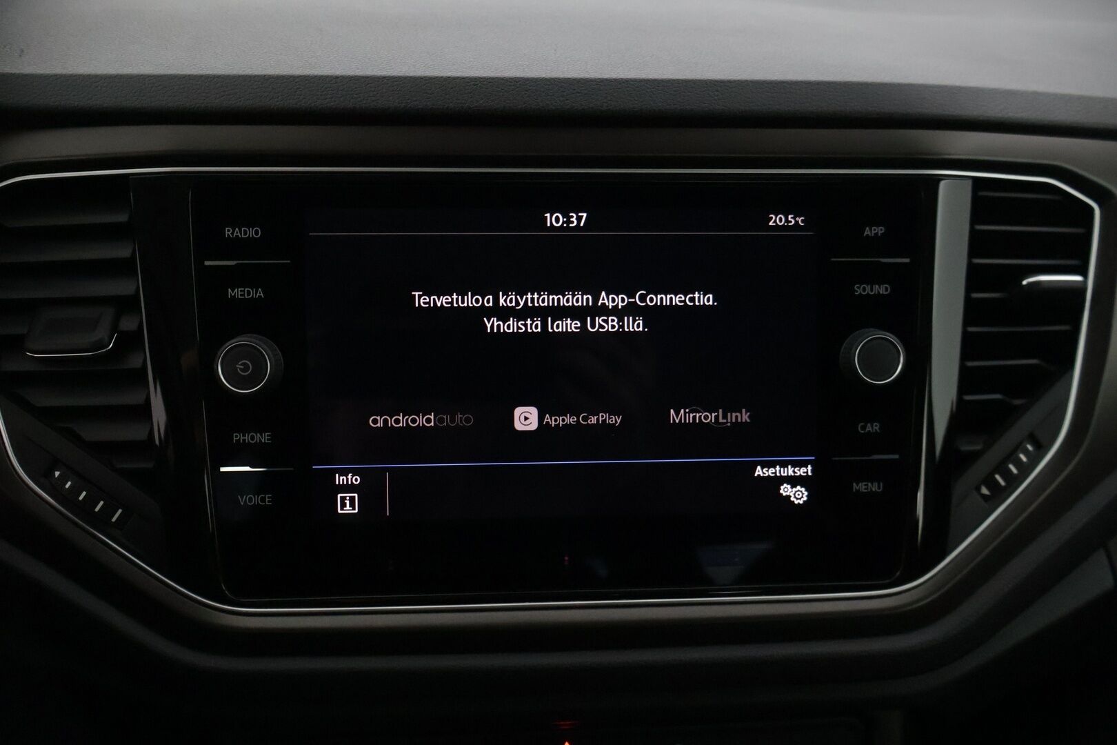 Volkswagen T-Roc 2018 Style 1,5 TSI EVO 110 kW (150 hv) aut. ** Adapt .Vakkari / LED-ajovalot / Lohkolämmitin / P.Kamera /  CarPlay ** - **1-omisteinen Suomiauto / Aut. ilmastointi / 2x renkaat / Hyvin huollettu! / Siistikuntoinen yksilö!** - HULLU BLACKWEEK KORKOTARJOUS 2,49%