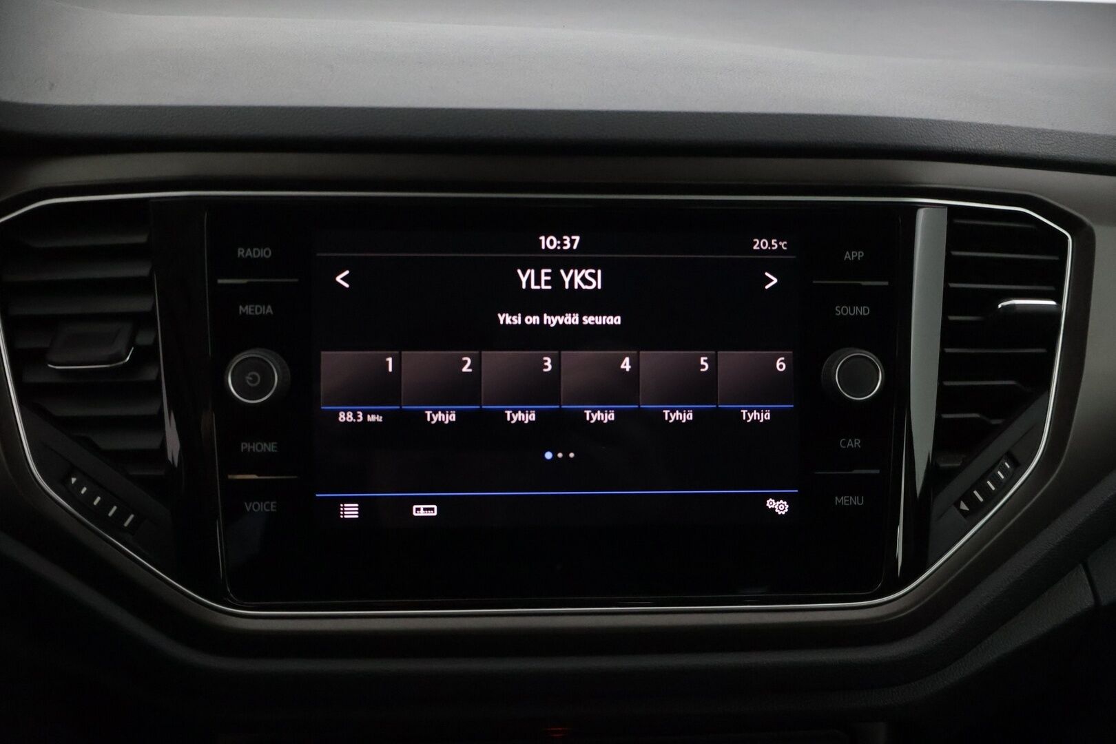 Volkswagen T-Roc 2018 Style 1,5 TSI EVO 110 kW (150 hv) aut. ** Adapt .Vakkari / LED-ajovalot / Lohkolämmitin / P.Kamera /  CarPlay ** - **1-omisteinen Suomiauto / Aut. ilmastointi / 2x renkaat / Hyvin huollettu! / Siistikuntoinen yksilö!**