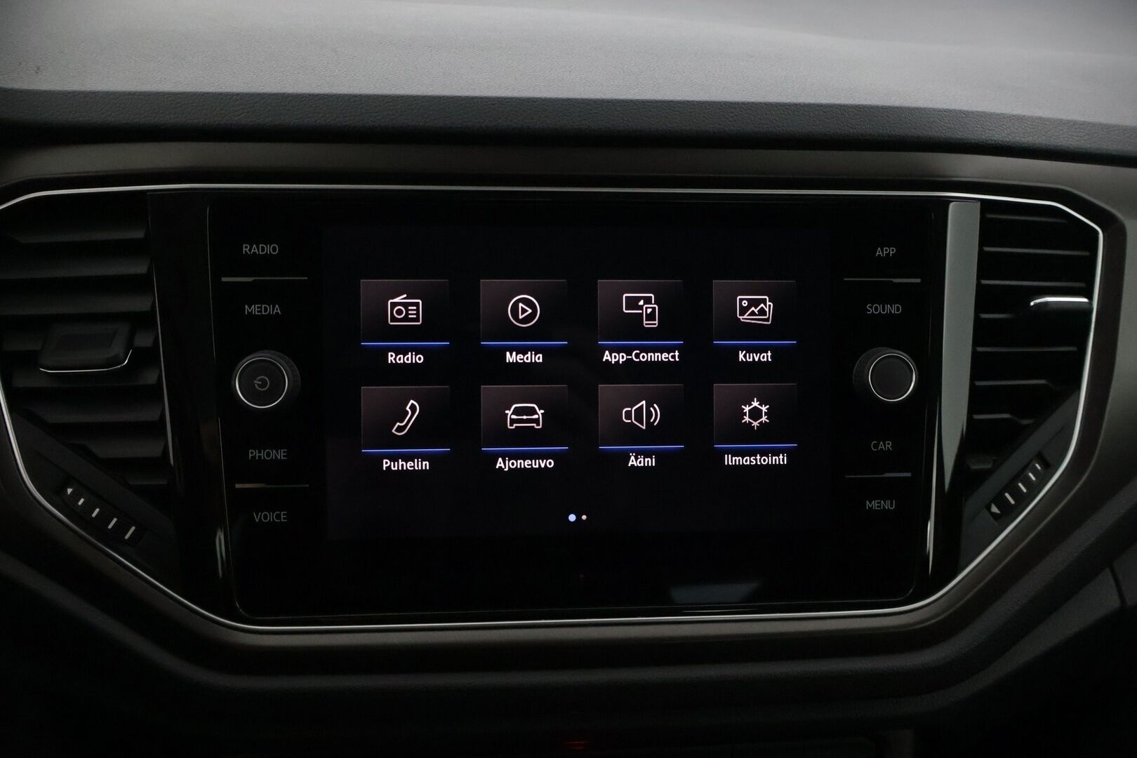 Volkswagen T-Roc 2018 Style 1,5 TSI EVO 110 kW (150 hv) aut. ** Adapt .Vakkari / LED-ajovalot / Lohkolämmitin / P.Kamera /  CarPlay ** - **1-omisteinen Suomiauto / Aut. ilmastointi / 2x renkaat / Hyvin huollettu! / Siistikuntoinen yksilö!** - HULLU BLACKWEEK KORKOTARJOUS 2,49%