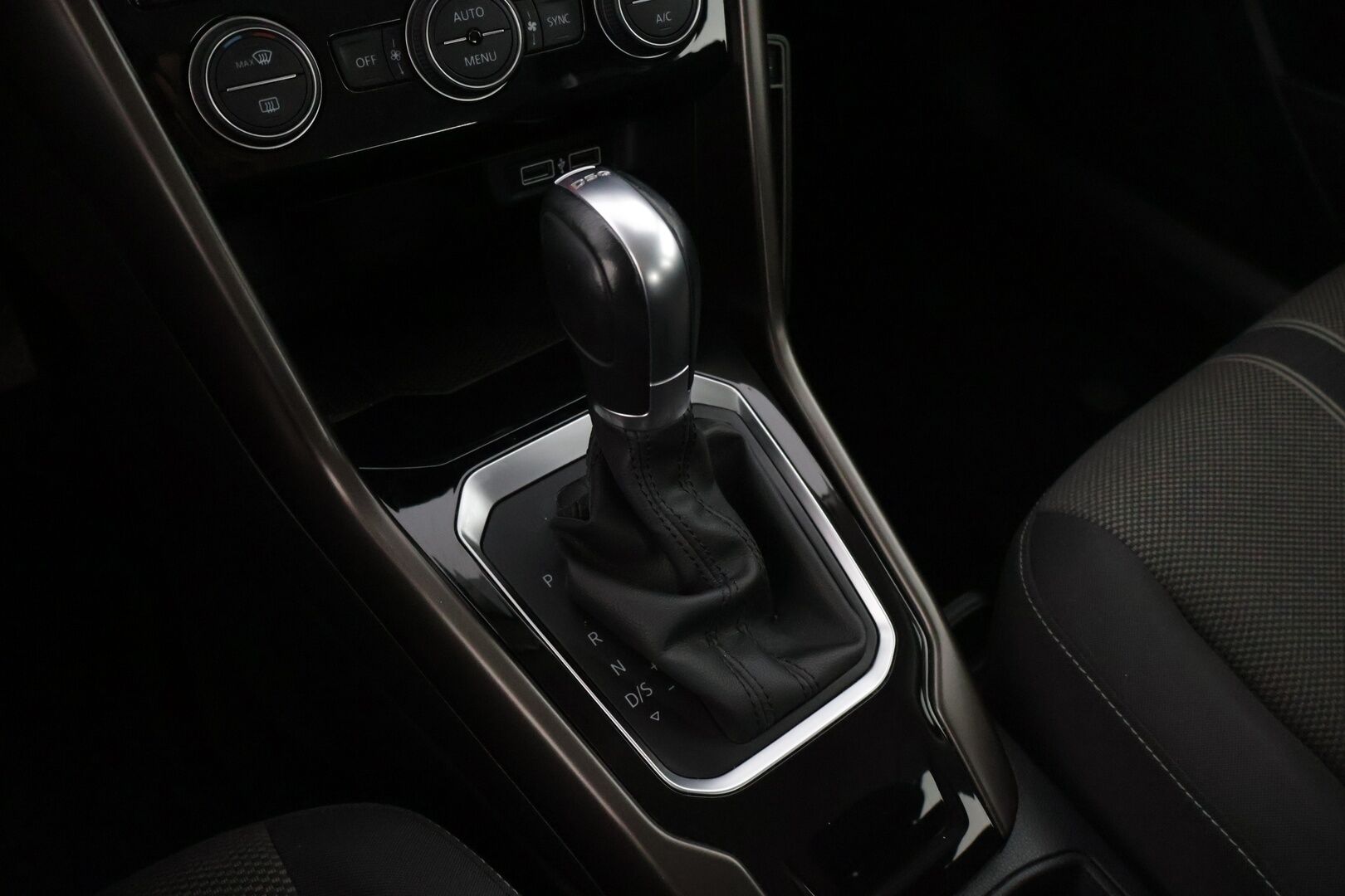 Volkswagen T-Roc 2018 Style 1,5 TSI EVO 110 kW (150 hv) aut. ** Adapt .Vakkari / LED-ajovalot / Lohkolämmitin / P.Kamera /  CarPlay ** - **1-omisteinen Suomiauto / Aut. ilmastointi / 2x renkaat / Hyvin huollettu! / Siistikuntoinen yksilö!**