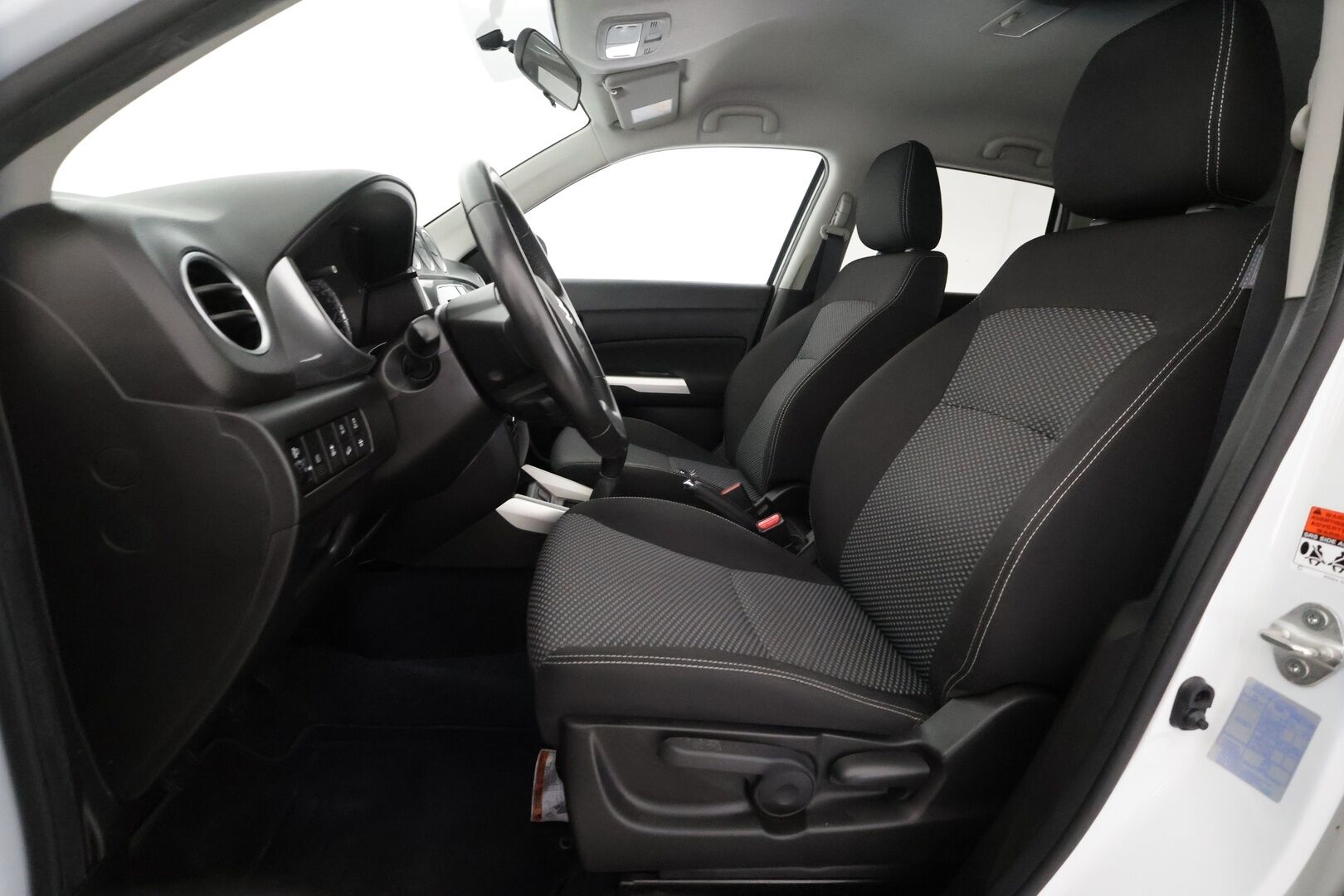 Suzuki Vitara 2018 1,6 VVT 4WD GL+ 5MT - | ACC | Koukku | P.kamera | Lohko+sisälämmitin | Navi | Apple & Android | BT | Aut. ilmastointi | Nelivedon lukko | 1-om suomiauto |