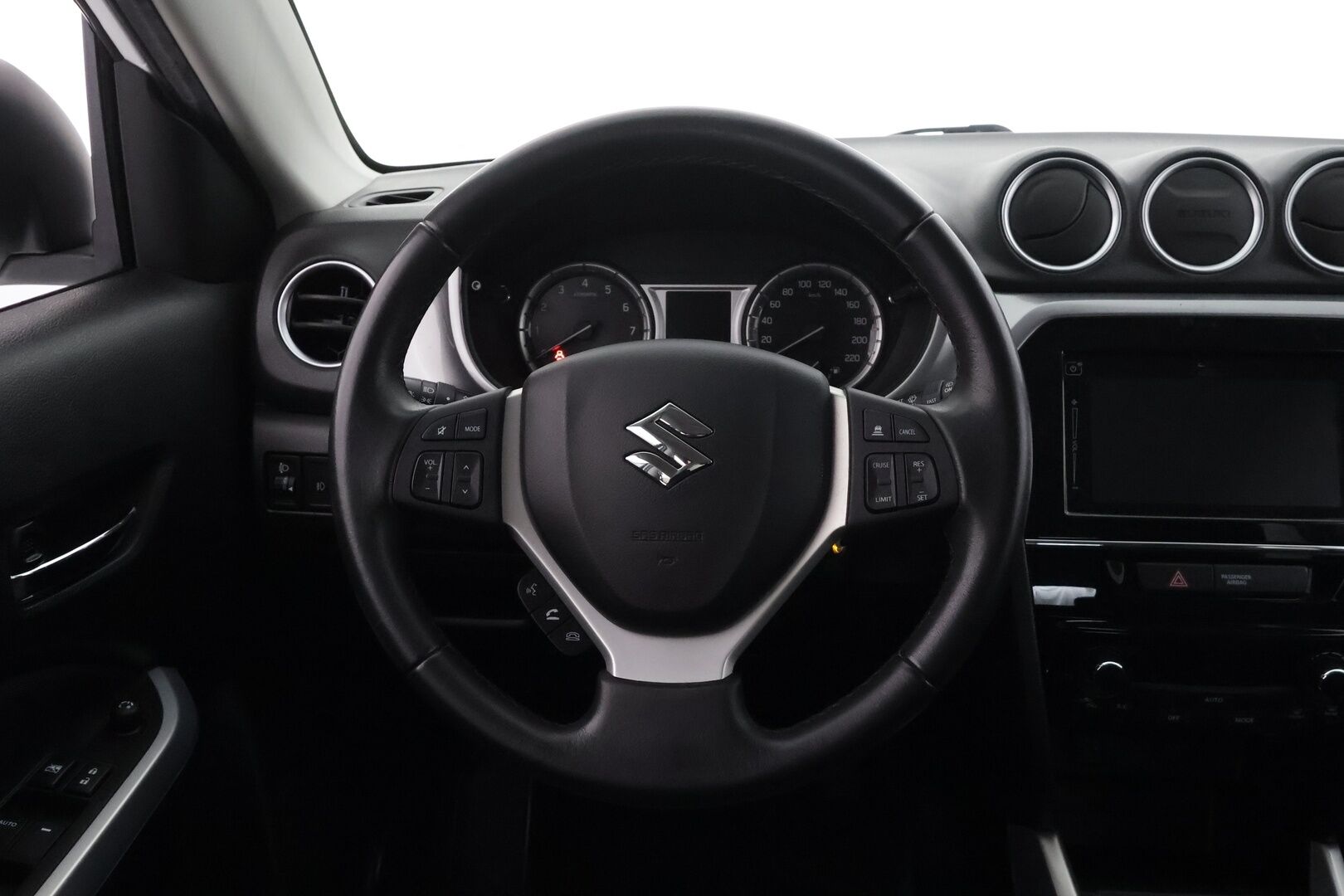 Suzuki Vitara 2018 1,6 VVT 4WD GL+ 5MT - | ACC | Koukku | P.kamera | Lohko+sisälämmitin | Navi | Apple & Android | BT | Aut. ilmastointi | Nelivedon lukko | 1-om suomiauto |