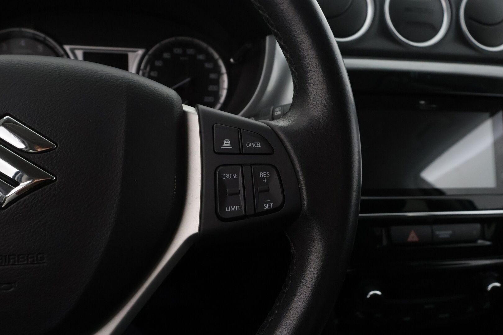 Suzuki Vitara 2018 1,6 VVT 4WD GL+ 5MT - | ACC | Koukku | P.kamera | Lohko+sisälämmitin | Navi | Apple & Android | BT | Aut. ilmastointi | Nelivedon lukko | 1-om suomiauto |