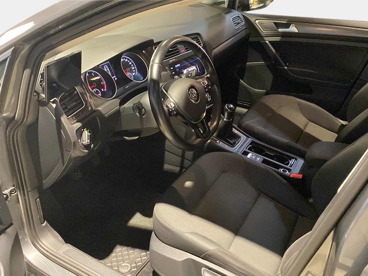 Volkswagen Golf 2018 Variant Comfortline 1,5 TSI EVO 96 kW (130 hv) BLUEMOTION - Suomi-auto / Webasto / Adapt.vakkari / Peruutuskamera / Vetokoukku / Keyless / Adapt.LED / Vetokoukku / Hyvät renkaat!