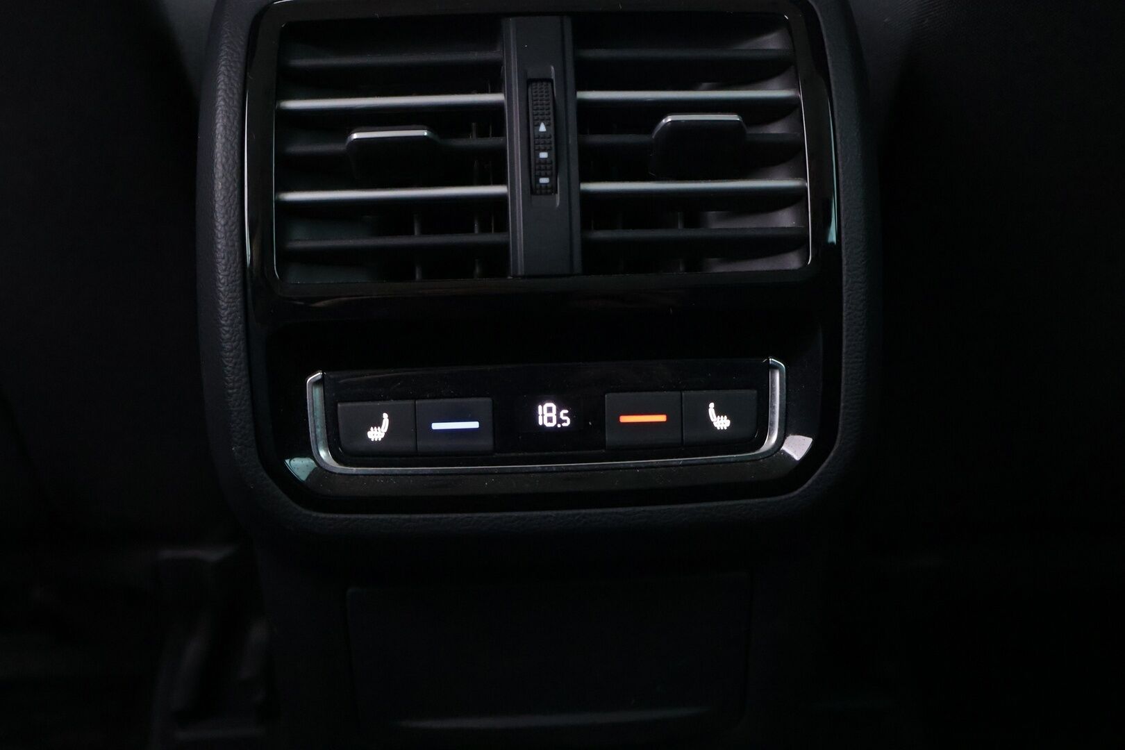 Volkswagen Passat 2018 Variant Comfortline 1,4 TSI 92 kW (125 hv) DSG-automaatti Football Edition - ACC | S.Luukku | S.Koukku | Lohko.S.Pistoke | Navi | LED