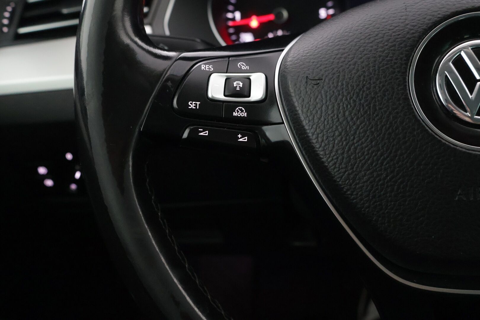 Volkswagen Passat 2018 Variant Comfortline 1,6 TDI 88 kW (120 hv) DSG-automaatti Football Edition** YritysOutlet - Myydään vain yrityksille - Suomi-auto / 2 renkaat / Webasto / Adapt. Vakionopeudensäädin / Vetokoukku *