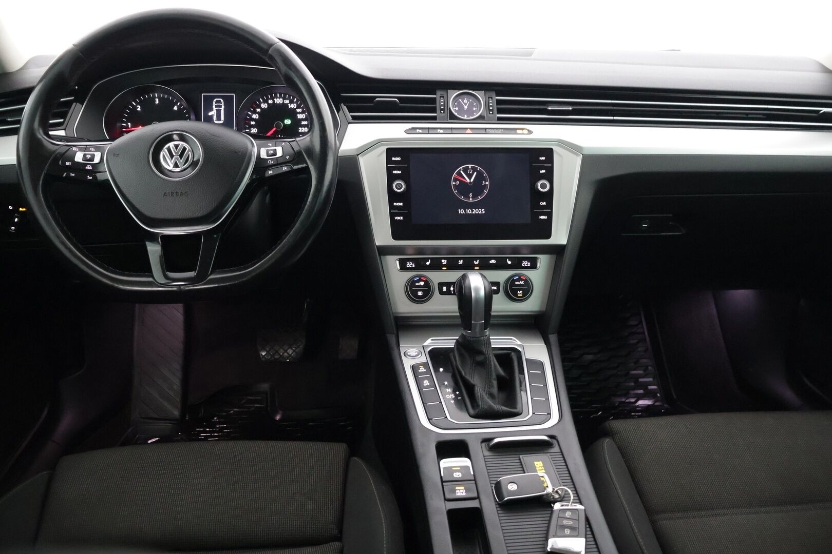 Volkswagen Passat 2018 Variant Comfortline 1,6 TDI 88 kW (120 hv) DSG-automaatti Football Edition** YritysOutlet - Myydään vain yrityksille - Suomi-auto / 2 renkaat / Webasto / Adapt. Vakionopeudensäädin / Vetokoukku *
