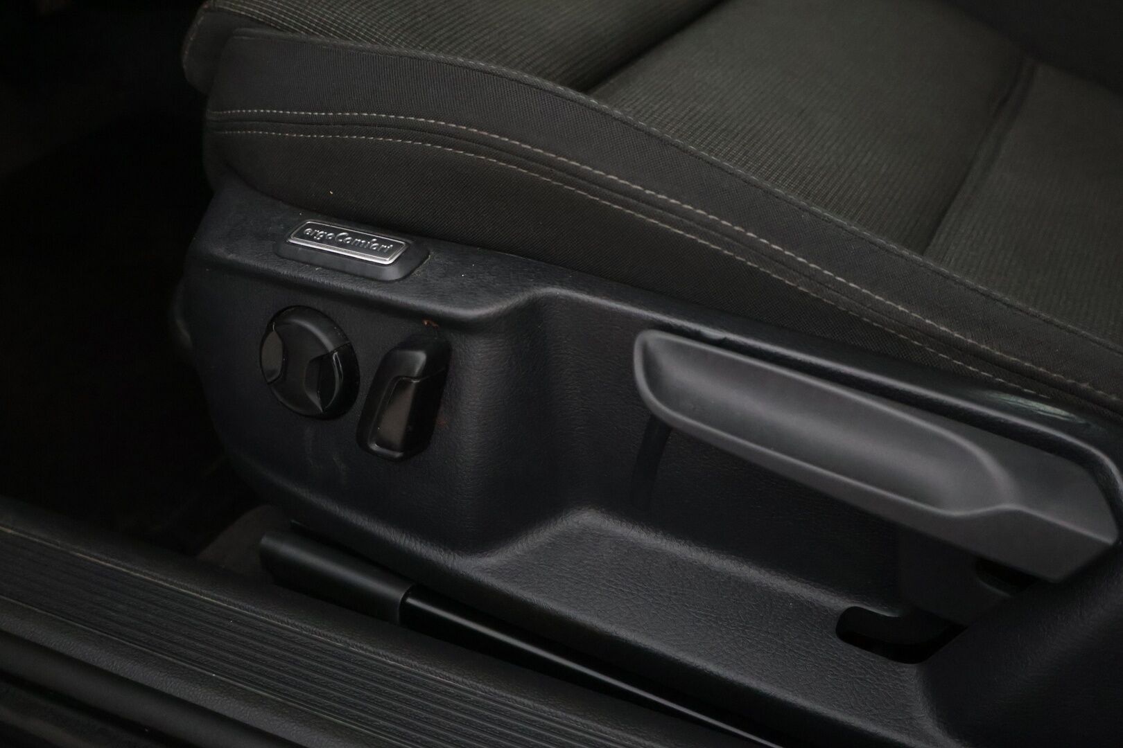 Volkswagen Passat 2018 Variant Comfortline 1,6 TDI 88 kW (120 hv) DSG-automaatti Football Edition** YritysOutlet - Myydään vain yrityksille - Suomi-auto / 2 renkaat / Webasto / Adapt. Vakionopeudensäädin / Vetokoukku *