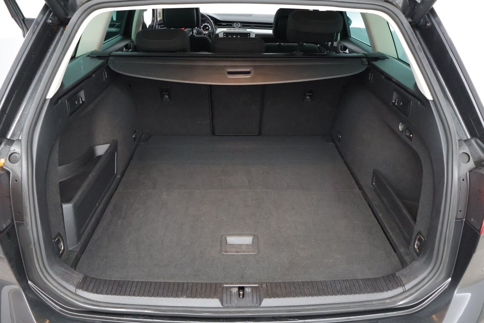 Volkswagen Passat 2018 Variant Comfortline 1,6 TDI 88 kW (120 hv) DSG-automaatti Football Edition** YritysOutlet - Myydään vain yrityksille - Suomi-auto / 2 renkaat / Webasto / Adapt. Vakionopeudensäädin / Vetokoukku *