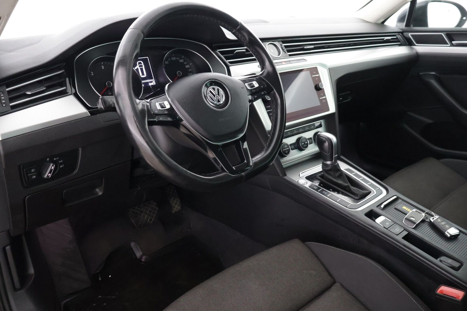 Volkswagen Passat 2018 Variant Comfortline 1,6 TDI 88 kW (120 hv) DSG-automaatti Football Edition** YritysOutlet - Myydään vain yrityksille - Suomi-auto / 2 renkaat / Webasto / Adapt. Vakionopeudensäädin / Vetokoukku *