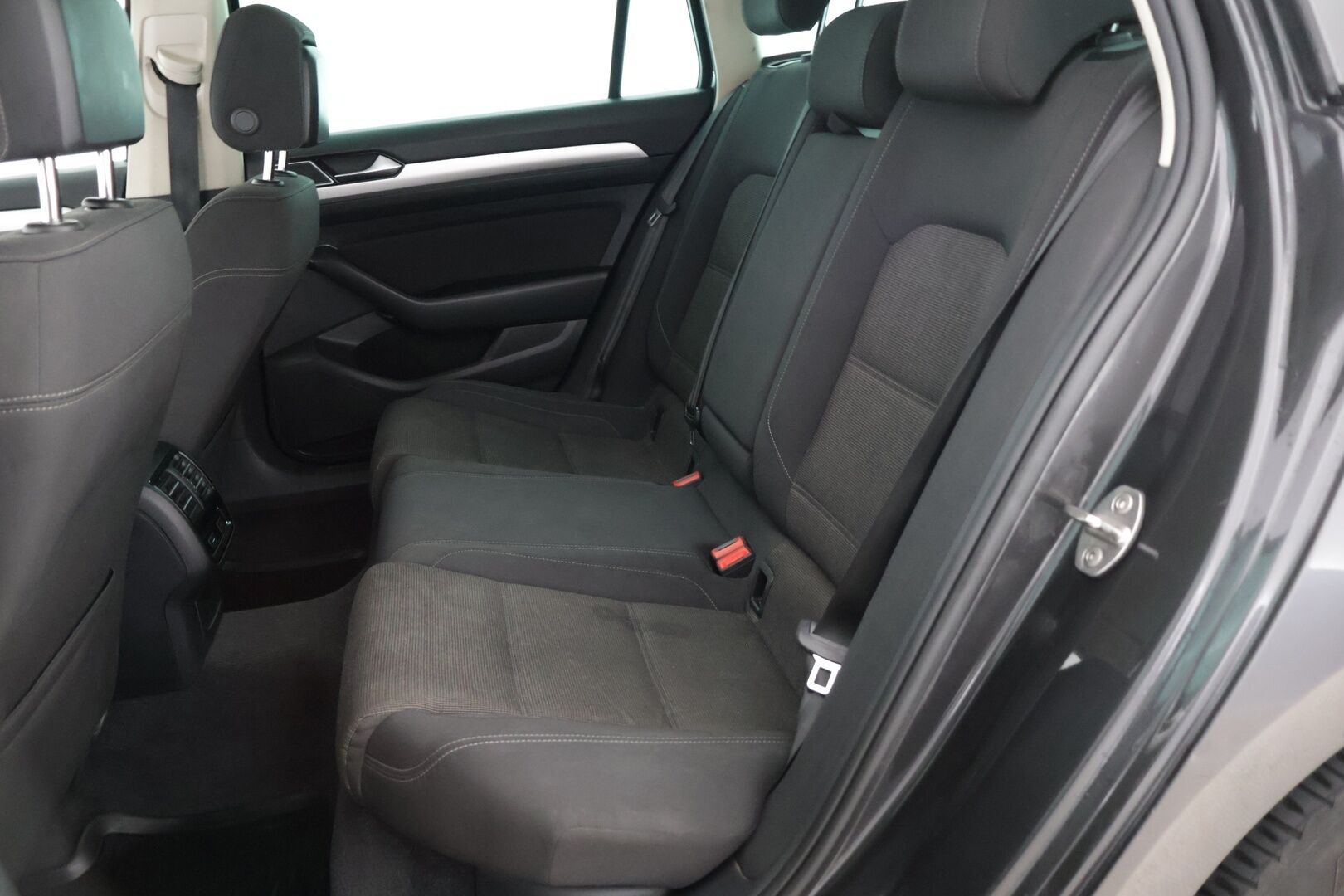 Volkswagen Passat 2018 Variant Comfortline 1,6 TDI 88 kW (120 hv) DSG-automaatti Football Edition** YritysOutlet - Myydään vain yrityksille - Suomi-auto / 2 renkaat / Webasto / Adapt. Vakionopeudensäädin / Vetokoukku *
