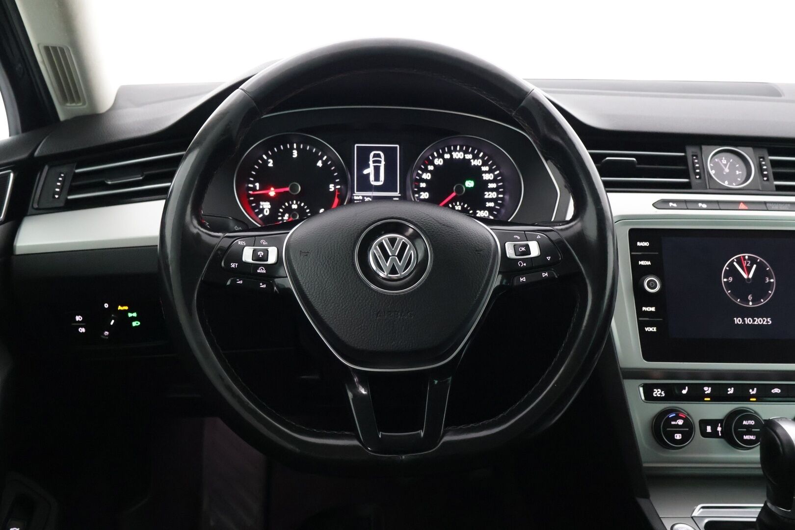 Volkswagen Passat 2018 Variant Comfortline 1,6 TDI 88 kW (120 hv) DSG-automaatti Football Edition** YritysOutlet - Myydään vain yrityksille - Suomi-auto / 2 renkaat / Webasto / Adapt. Vakionopeudensäädin / Vetokoukku *