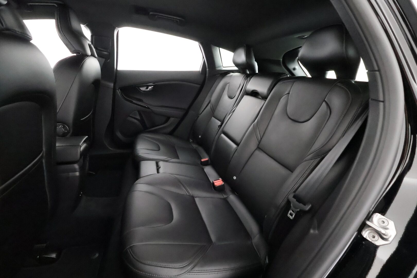 Volvo V40 2019 T2 Business Dynamic Edition aut - | Vakkari | Webasto | Muistipenkki | Xenon | Nahat | P.tutka | Digimittaristo | Suomi-auto | Kahdet Renkaat |