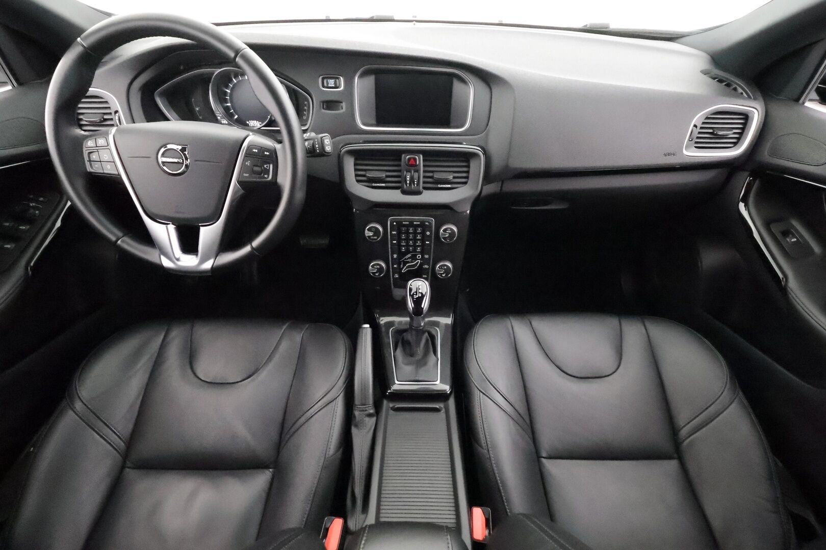 Volvo V40 2019 T2 Business Dynamic Edition aut - | Vakkari | Webasto | Muistipenkki | Xenon | Nahat | P.tutka | Digimittaristo | Suomi-auto | Kahdet Renkaat |