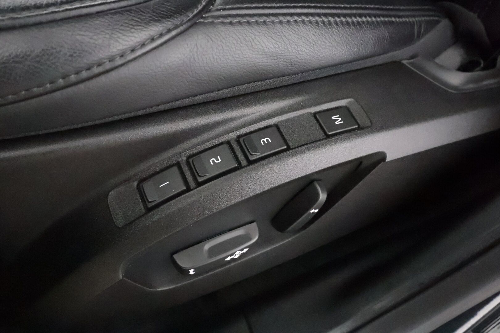 Volvo V40 2019 T2 Business Dynamic Edition aut - | Vakkari | Webasto | Muistipenkki | Xenon | Nahat | P.tutka | Digimittaristo | Suomi-auto | Kahdet Renkaat |