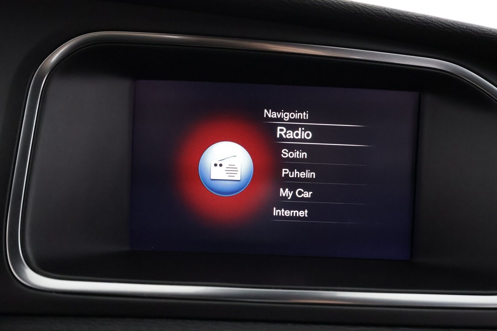 Volvo V40 2019 T2 Business Dynamic Edition aut - | Vakkari | Webasto | Muistipenkki | Xenon | Nahat | P.tutka | Digimittaristo | Suomi-auto | Kahdet Renkaat |