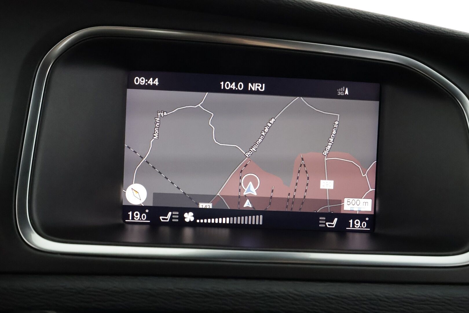 Volvo V40 2019 T2 Business Dynamic Edition aut - | Vakkari | Webasto | Muistipenkki | Xenon | Nahat | P.tutka | Digimittaristo | Suomi-auto | Kahdet Renkaat |